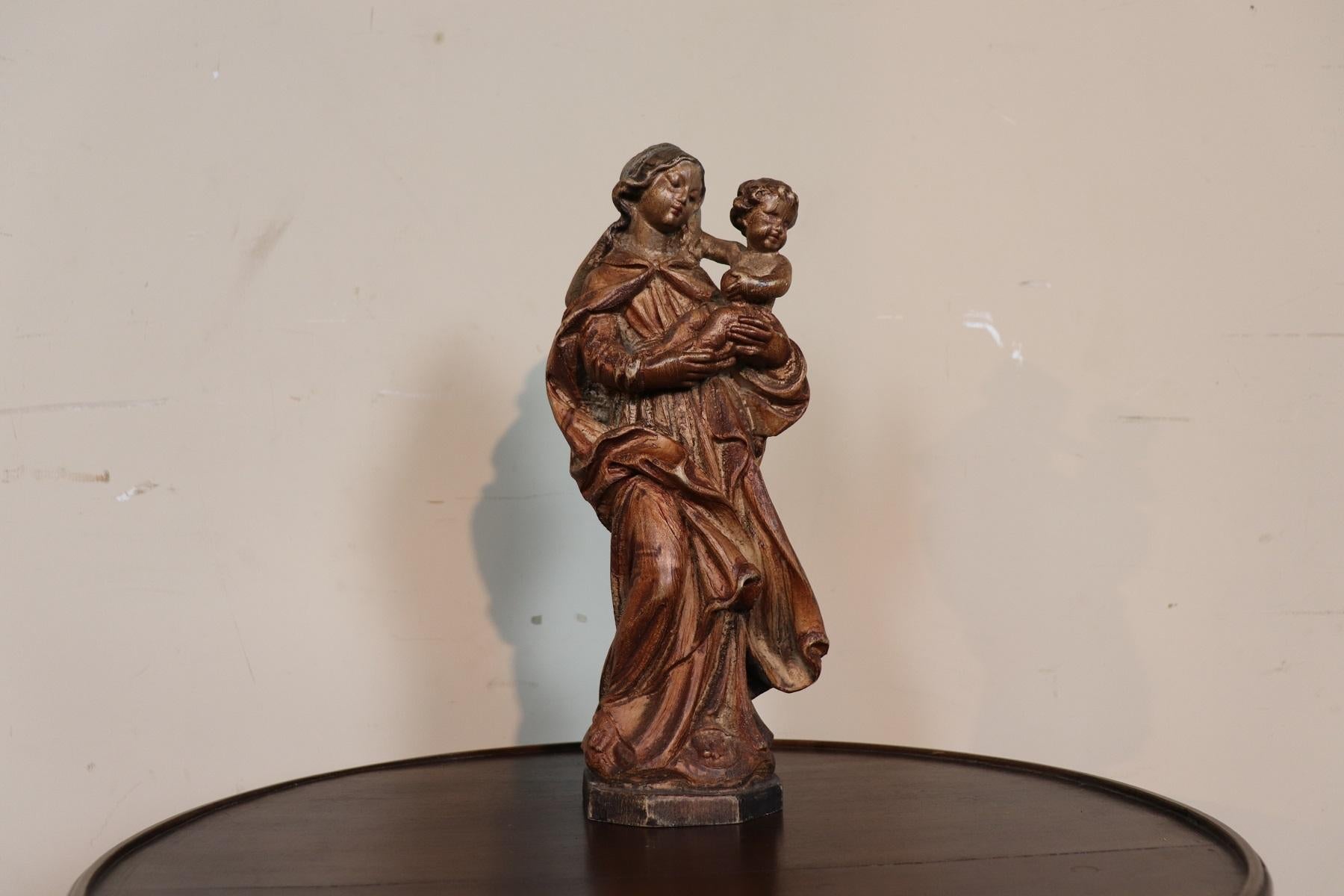 Refined sculpture in wood carved. Refined and delicate figure of Madonna with Child. Sculpture work of great delicacy we ask you to look at the sweetness of the faces. Work expresses high skill. Wood carving work of great quality looking at the