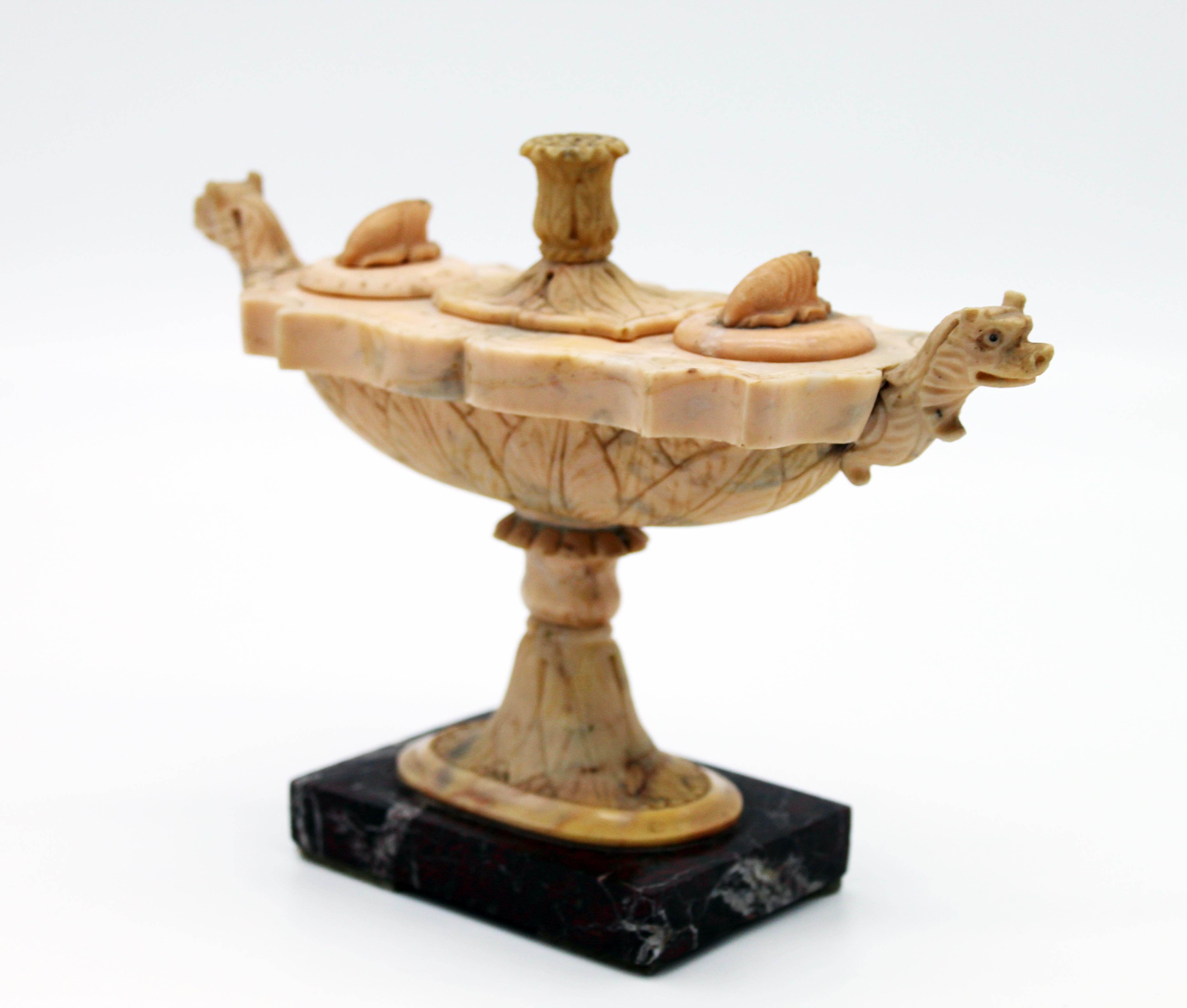 A very nice and iconic piece attributed to Benedetto Boschetti as for the skill in making and the quality of the carving but also for the subject and the material used.
A grand tour pieces of a marble oil lamp, inspired by the ancient romans