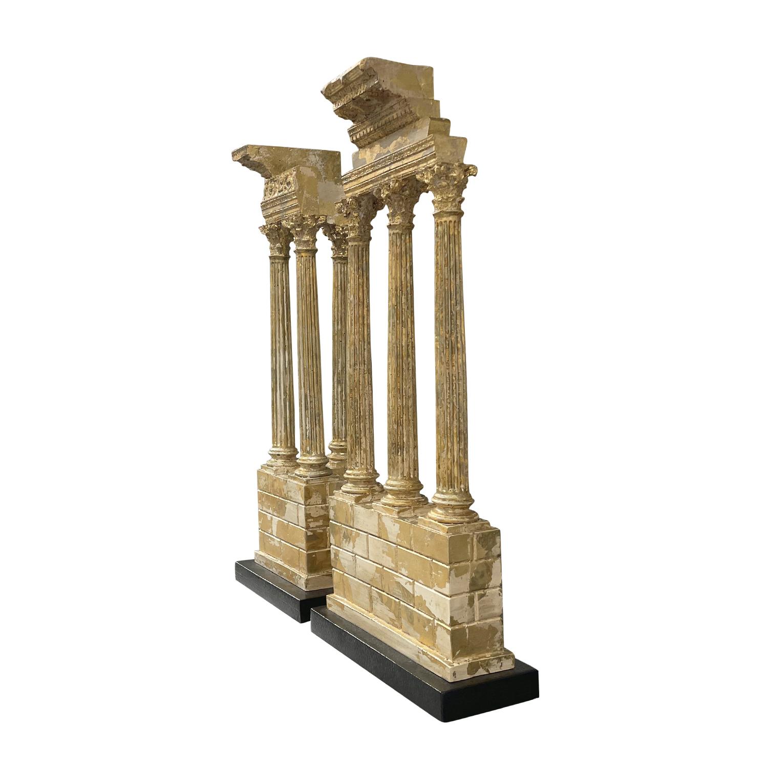 XIXe siècle Ensemble italien du 19ème siècle de fragments de pierres dorées anciennes, colonnes en vente