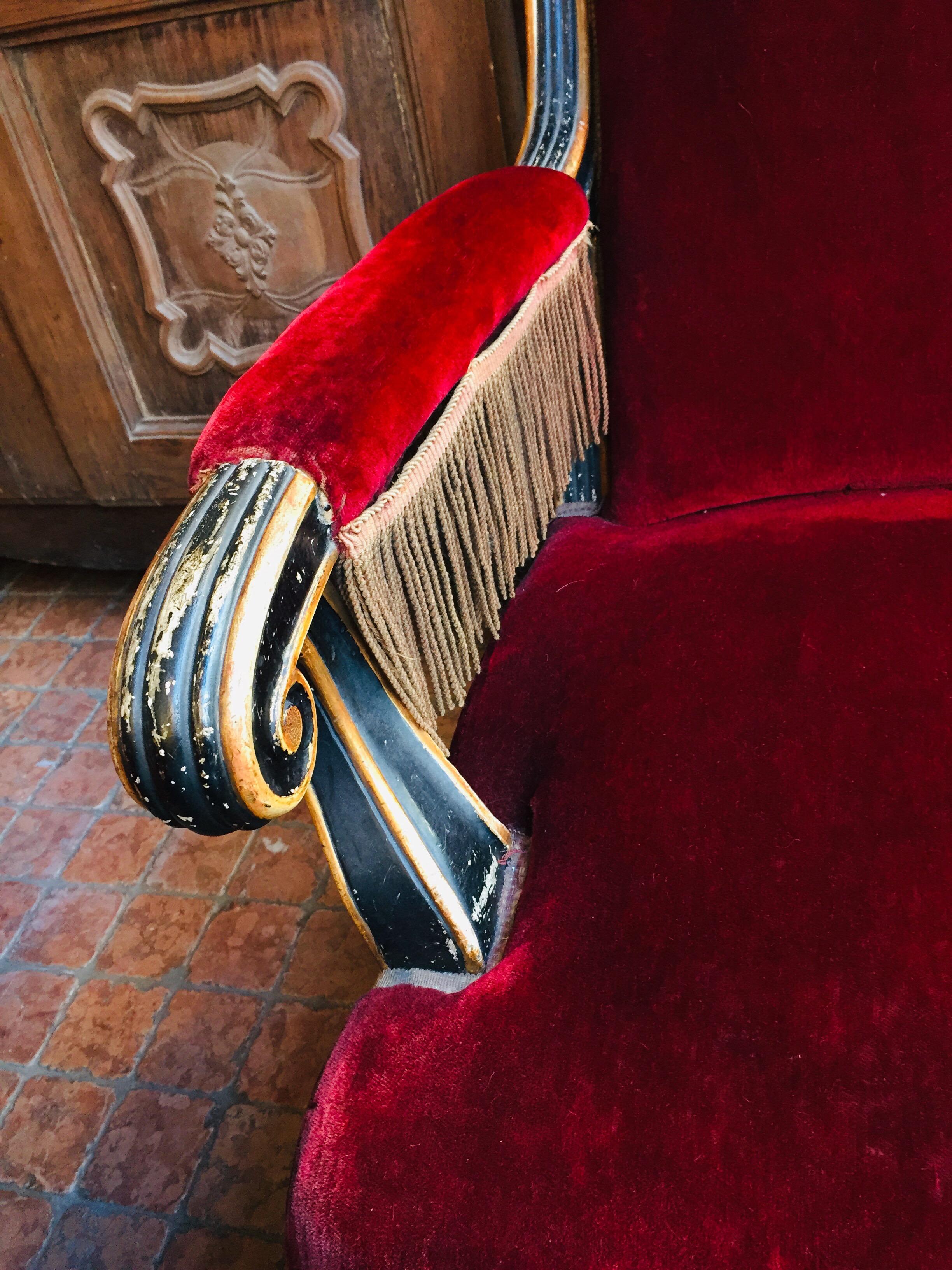 Fauteuil sicilien italien du 19ème siècle et repose-pieds en velours rouge doré en vente 4