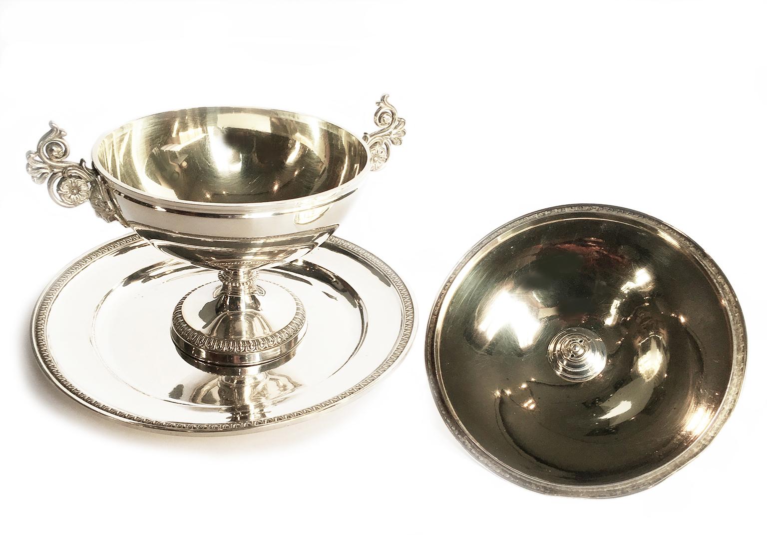 Italian Silver Puerperal Cup or Small Soup Tureen, Milan Circa 1830 In Good Condition For Sale In Milano, IT