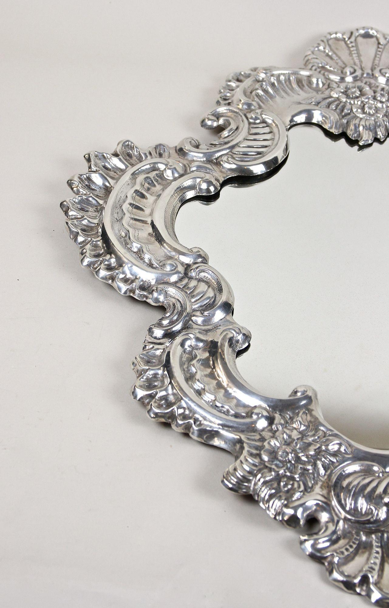 19. Jahrhundert Italienischer versilberter Wandspiegel, geprägtes Kupfer, Venedig ca. 1880 im Angebot 6