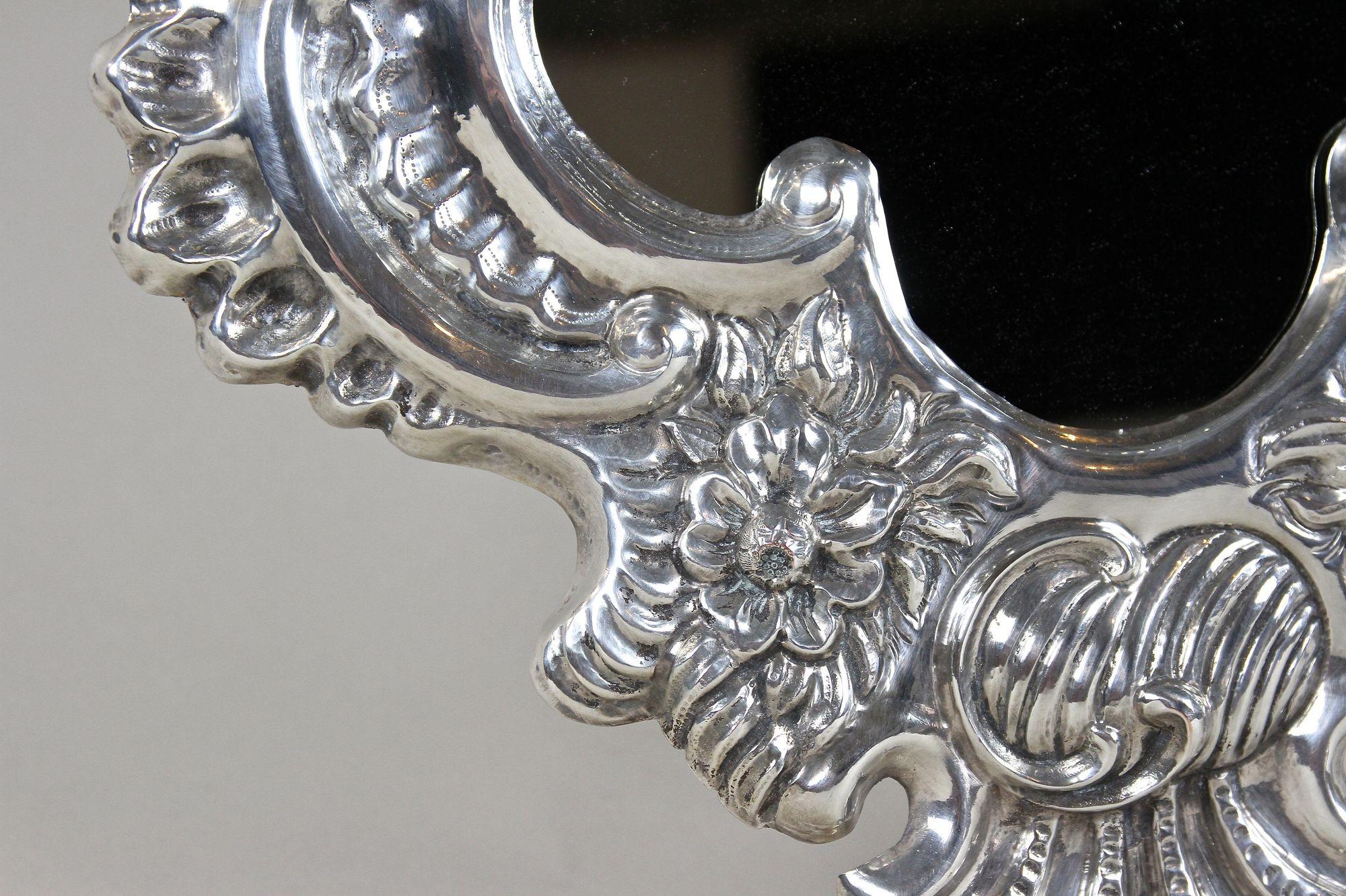 19. Jahrhundert Italienischer versilberter Wandspiegel, geprägtes Kupfer, Venedig ca. 1880 im Angebot 13