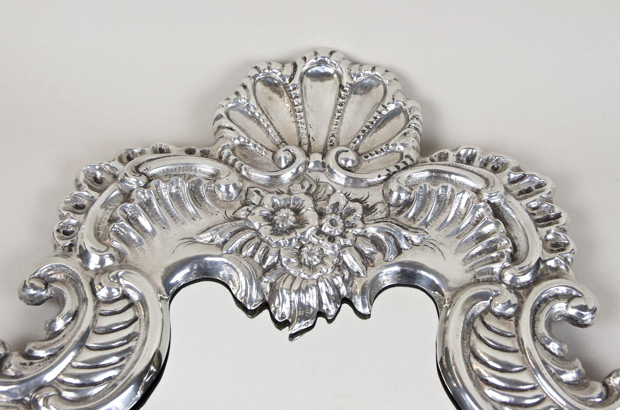 19. Jahrhundert Italienischer versilberter Wandspiegel, geprägtes Kupfer, Venedig ca. 1880 im Angebot 4