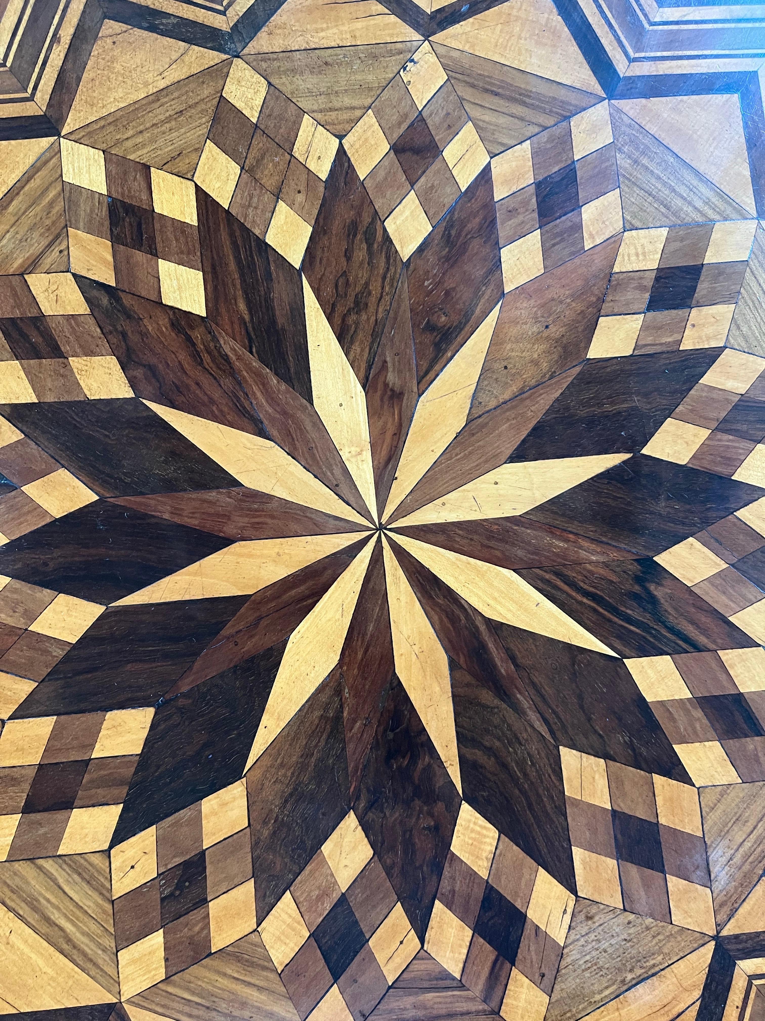 Table d'appoint italienne incrustée Sorrento du 19ème siècle en vente 8