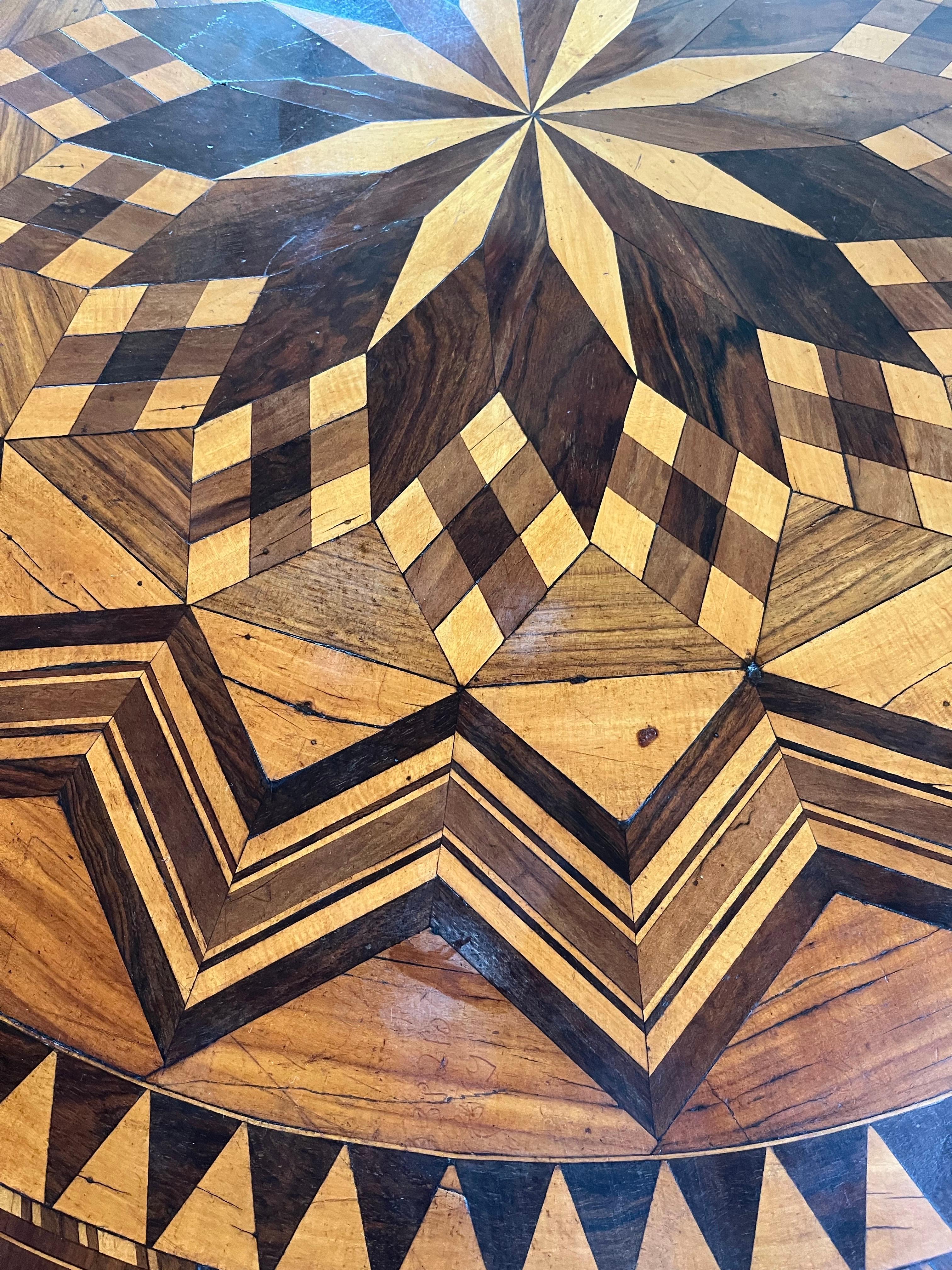 Table d'appoint italienne incrustée Sorrento du 19ème siècle en vente 8