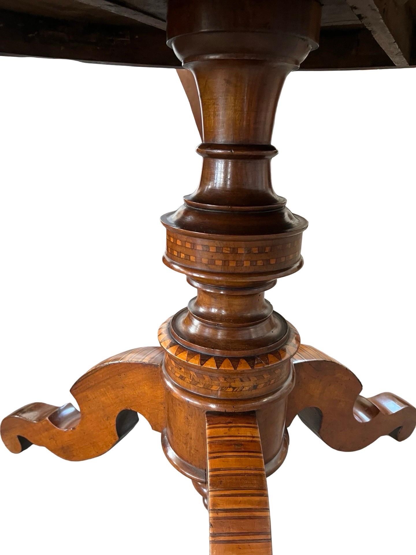 XIXe siècle Table d'appoint italienne incrustée Sorrento du 19ème siècle en vente