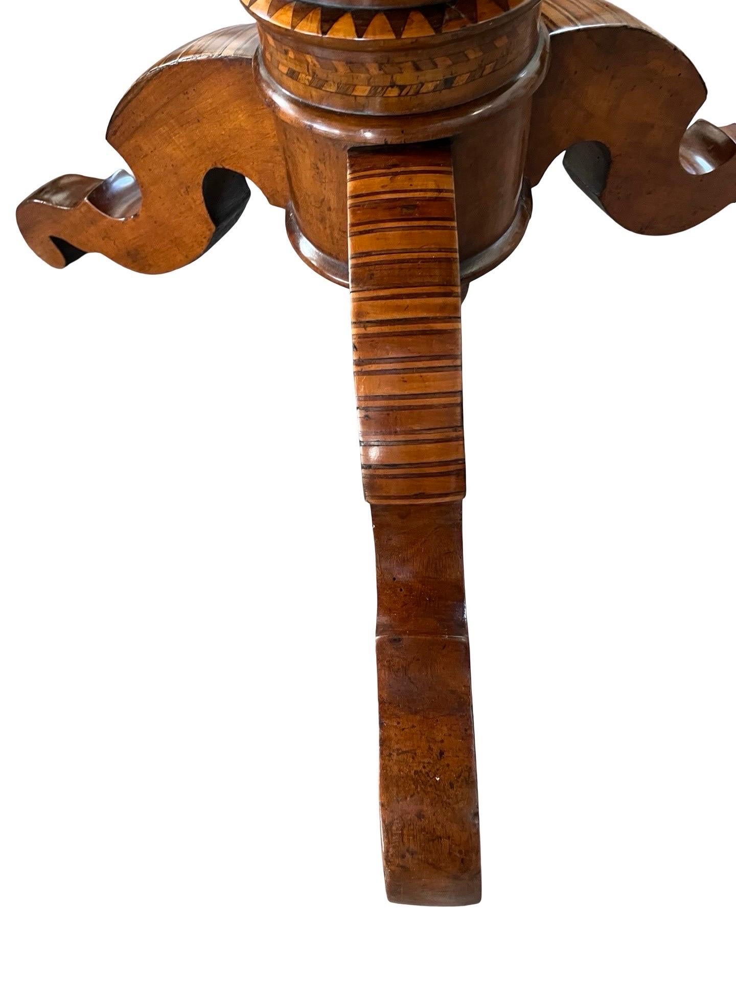 Table d'appoint italienne incrustée Sorrento du 19ème siècle en vente 1