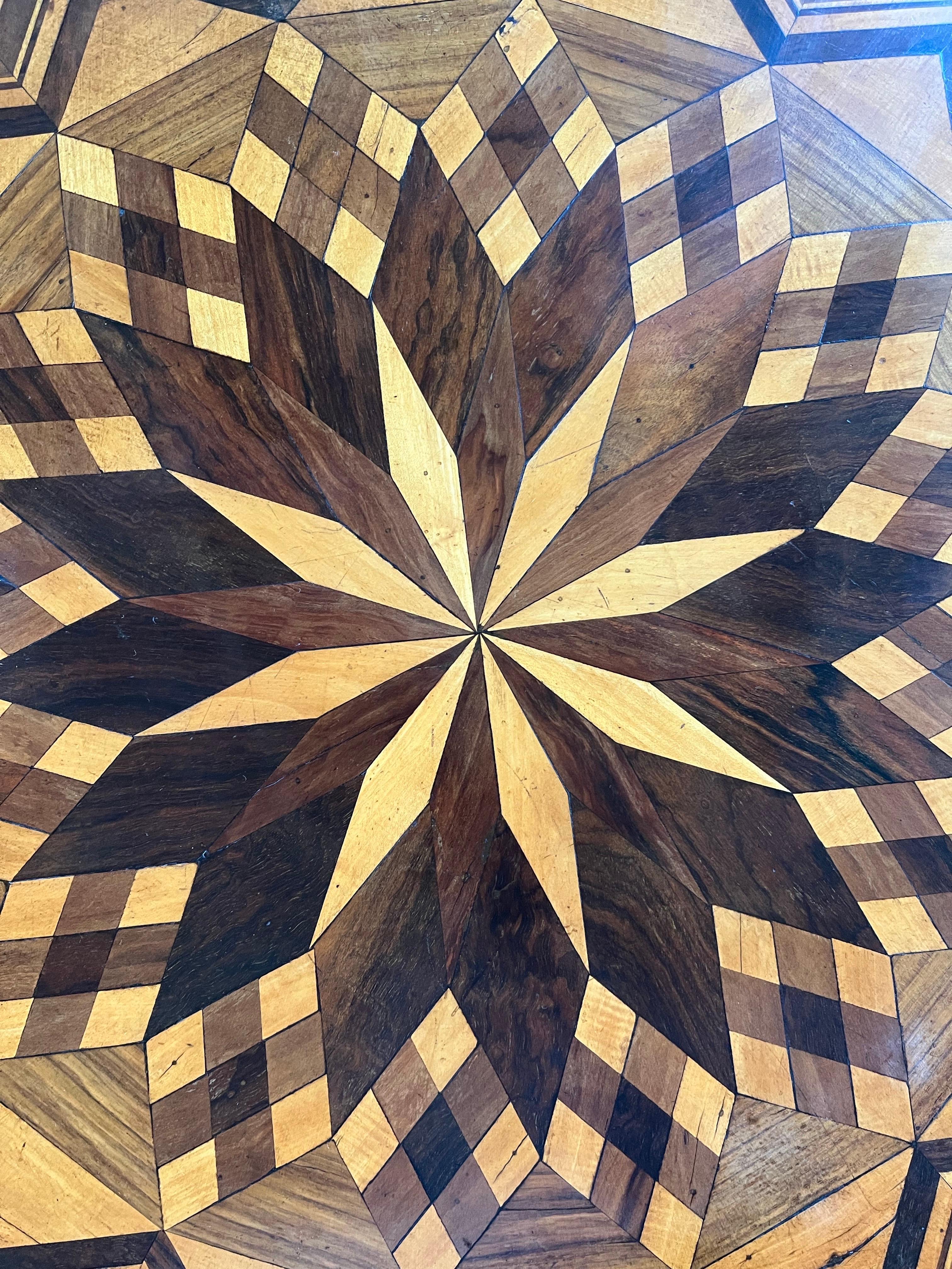 Table d'appoint italienne incrustée Sorrento du 19ème siècle en vente 2