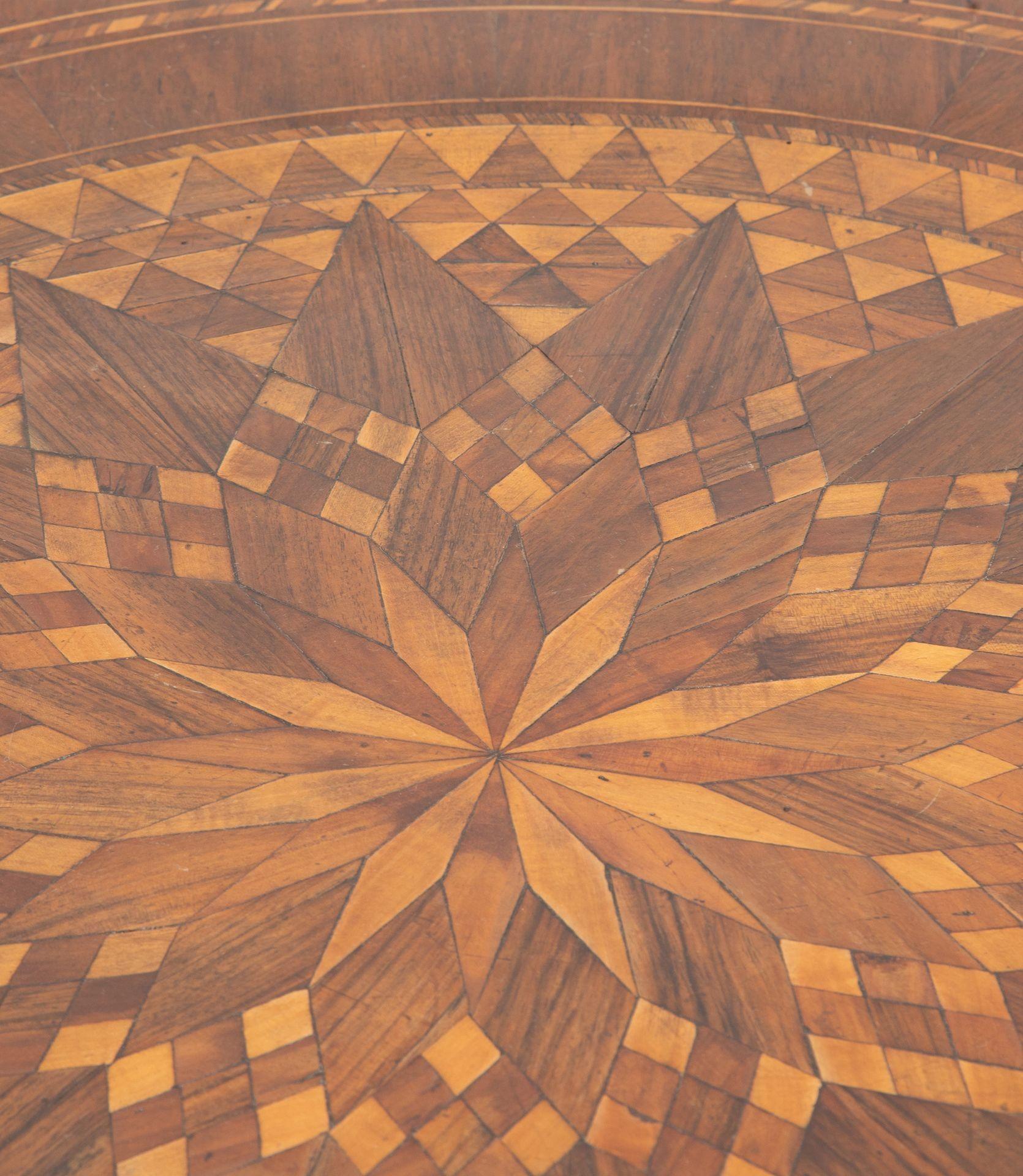 Table italienne Sorrento du 19e siècle en vente 1