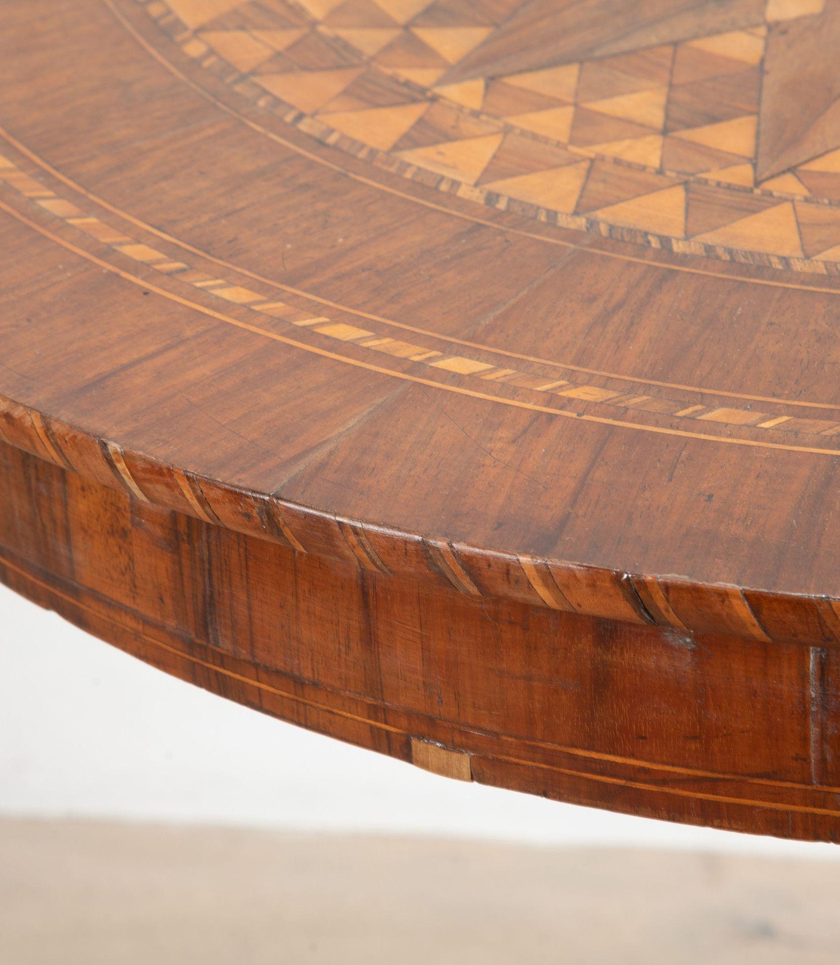 Table italienne Sorrento du 19e siècle en vente 2