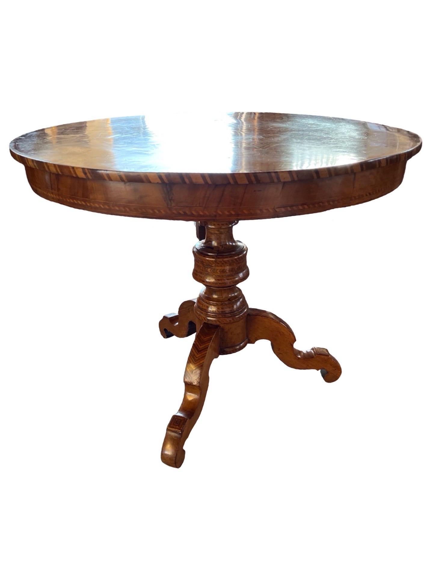 19th Century Italian Sorrento Table In Walnut With Fruitwood Geometric Inlay 2