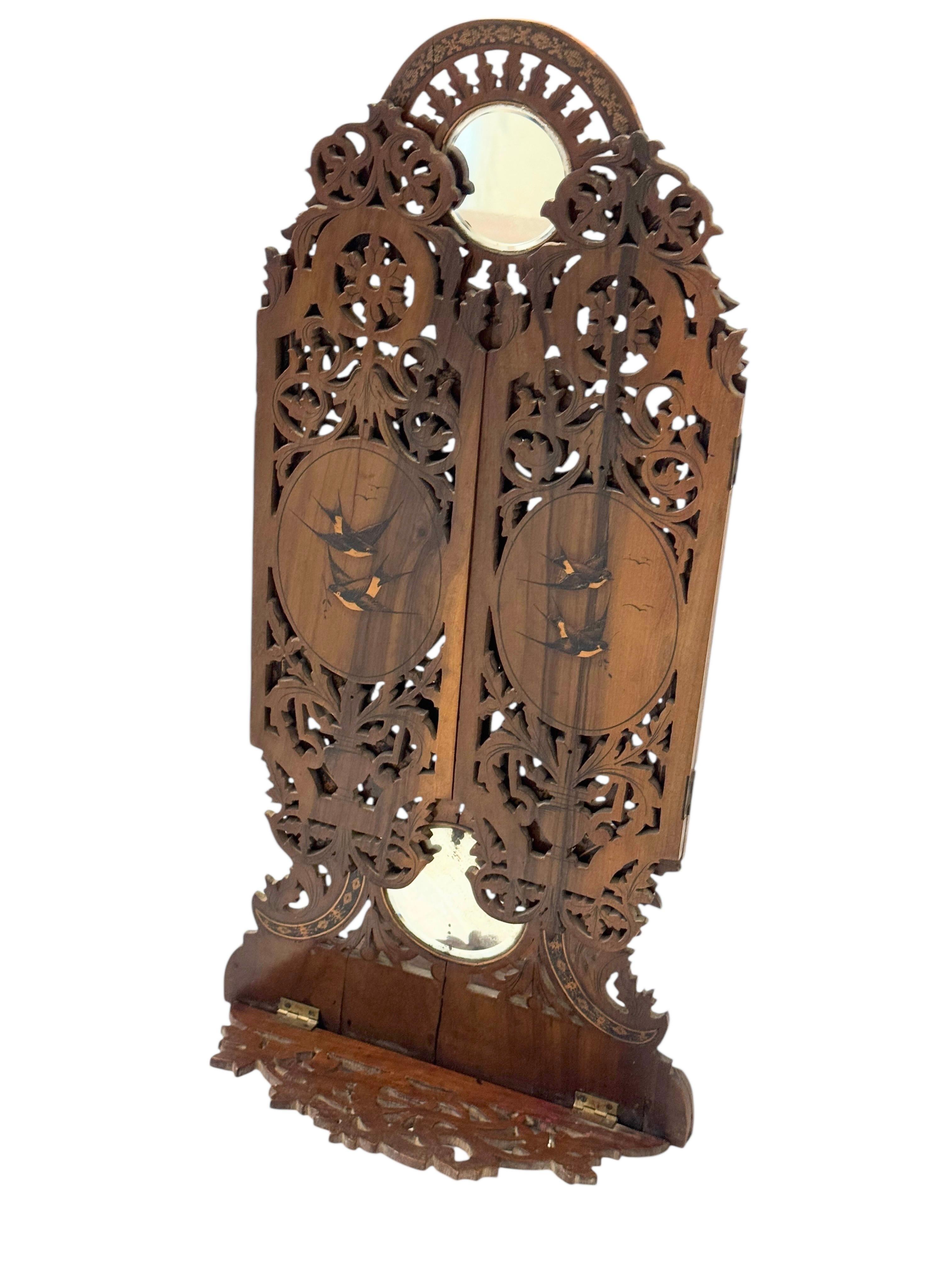 Legno Trittico italiano del XIX secolo di Sorrento, specchio da viaggio intarsiato e pieghevole, cavalletto in vendita