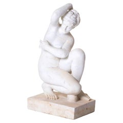 Italienische Statuario-Marmorskulptur der knienden Venus, 19. Jahrhundert, 81 cm