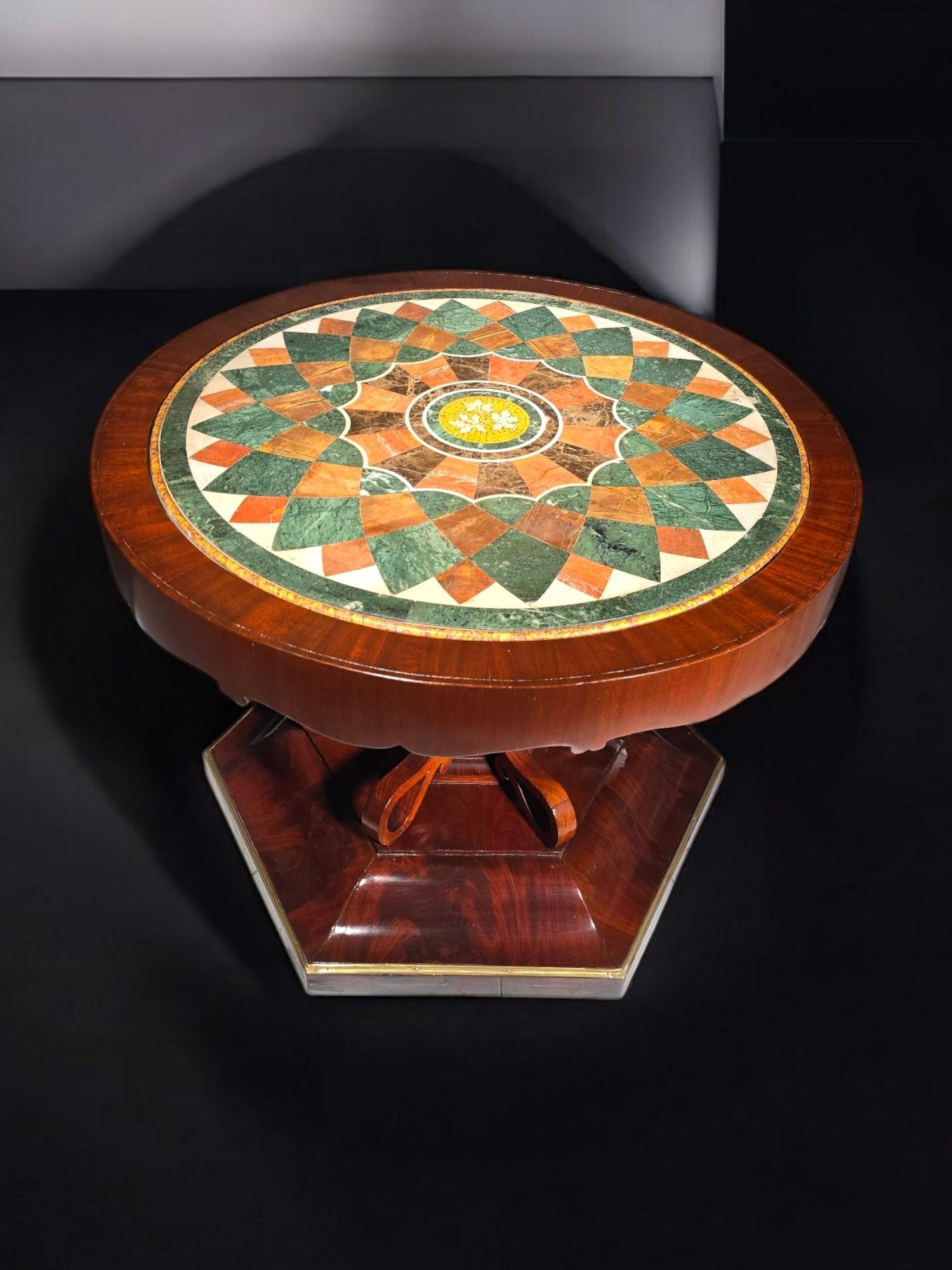 19th Century Italian Table from Naples with Hardstone Top In Good Condition For Sale In Madrid, ES