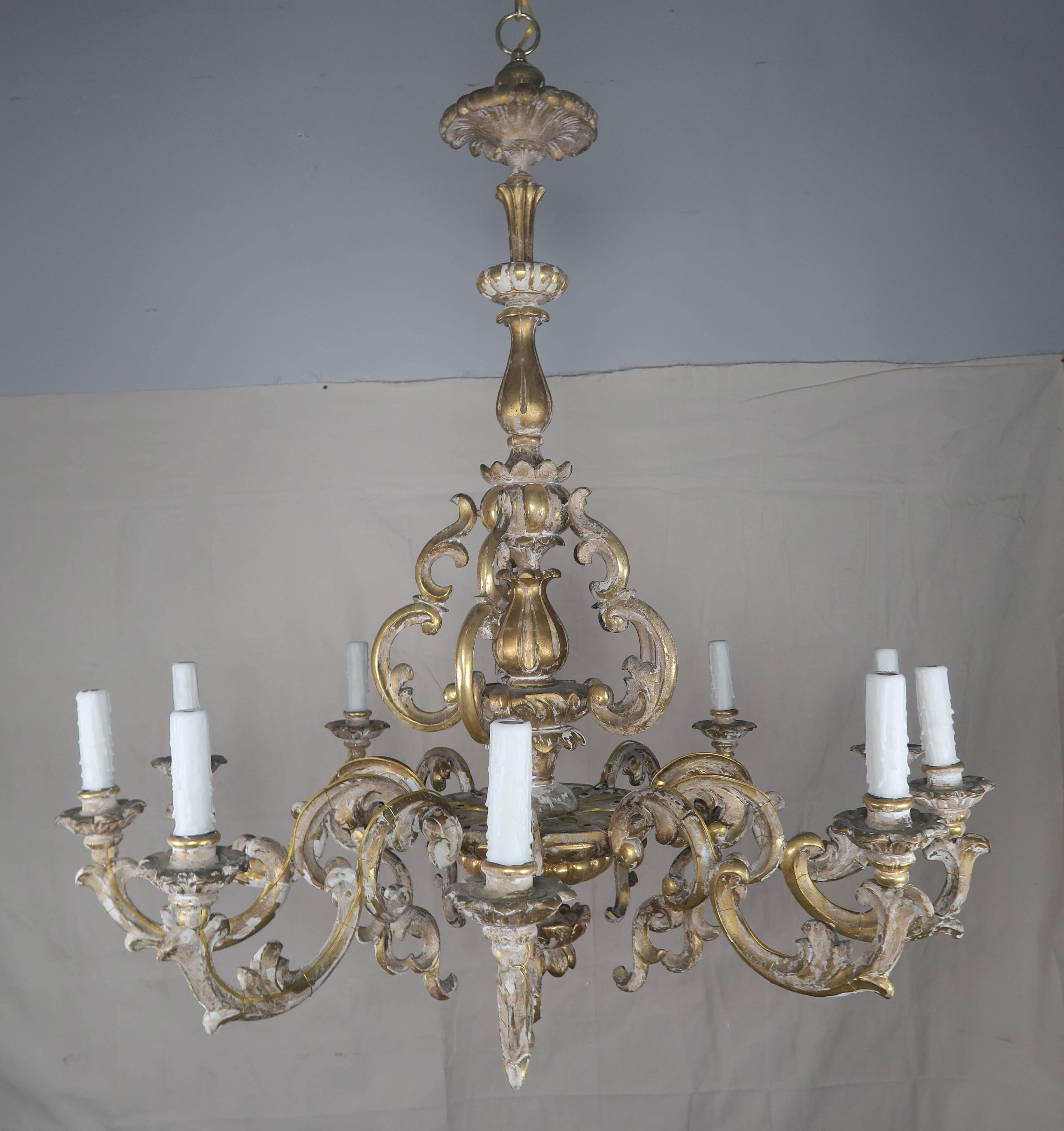 19th Century Italian Ten-Light Giltwood Chandelier In Distressed Condition In Los Angeles, CA