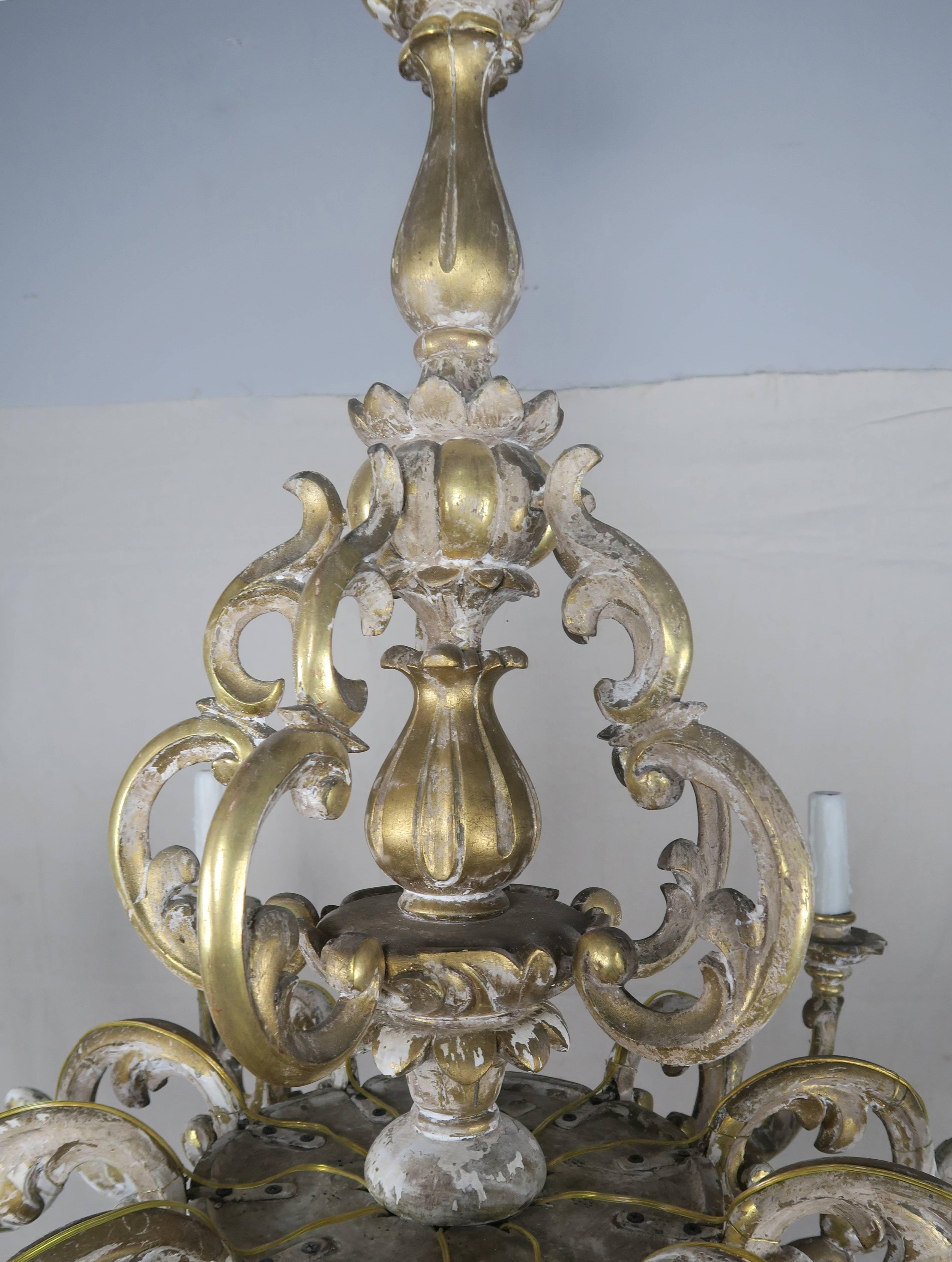 19th Century Italian Ten-Light Giltwood Chandelier 3