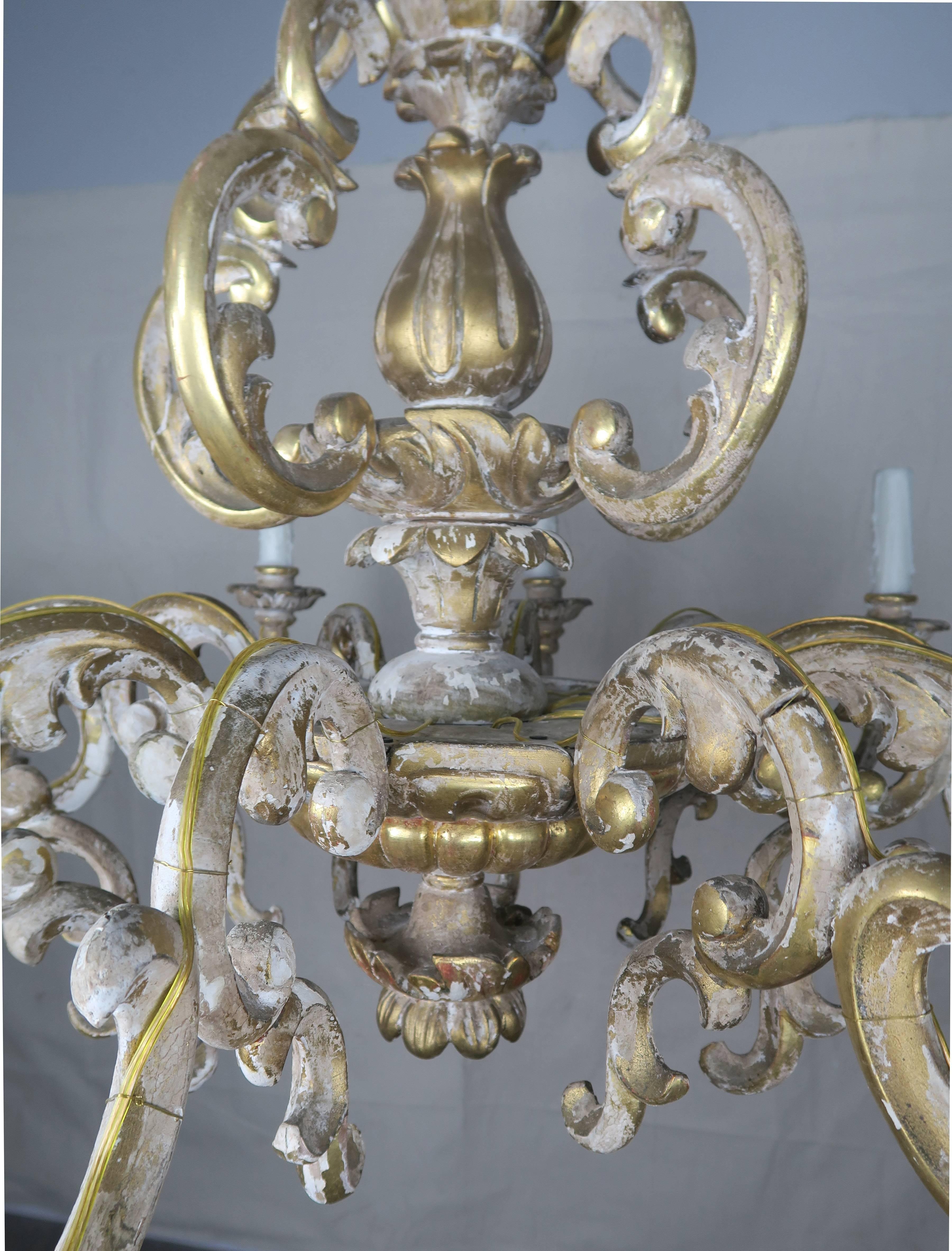 19th Century Italian Ten-Light Giltwood Chandelier 4