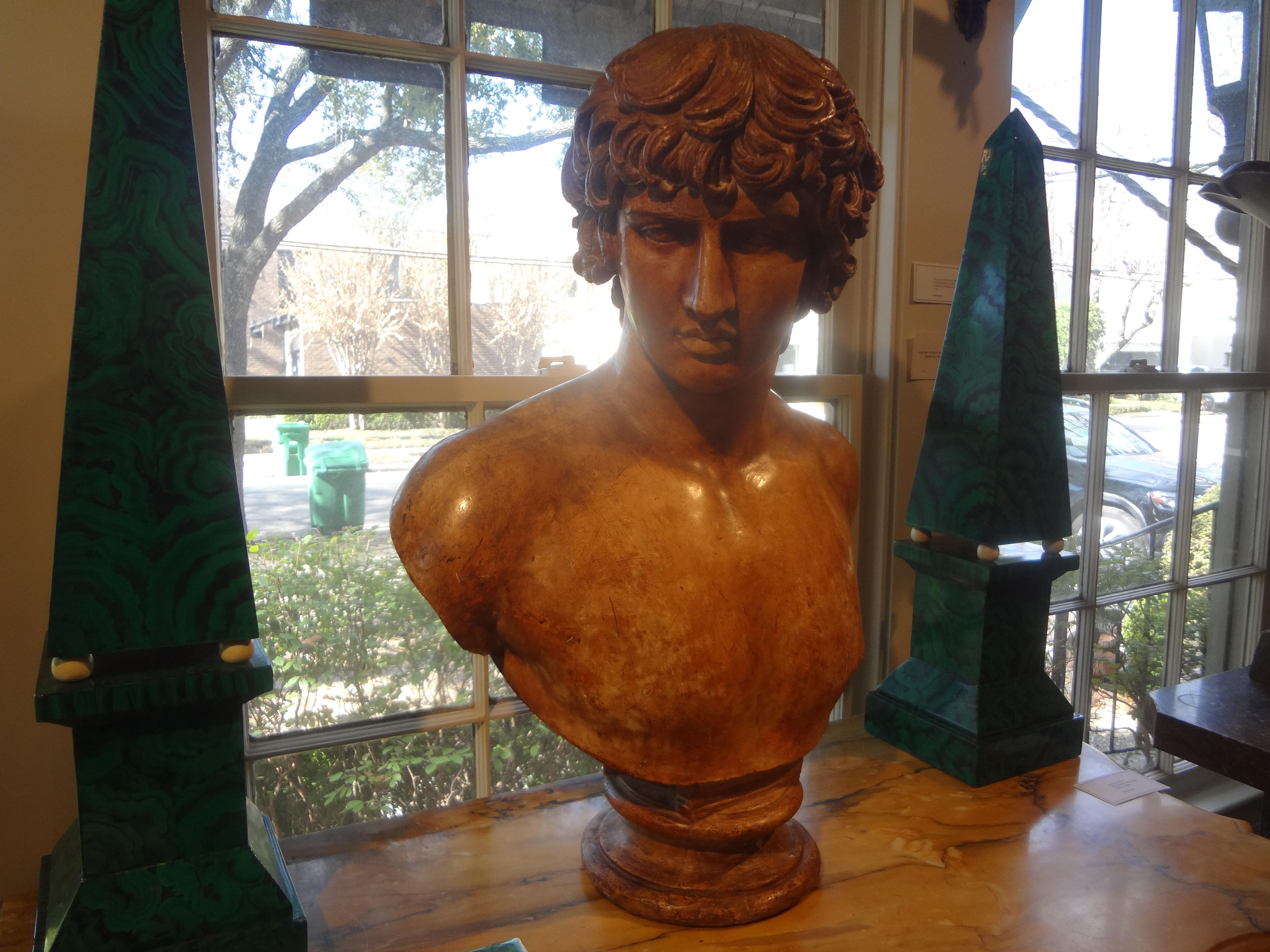 Busto clásico masculino en terracota italiana del siglo XIX en venta 7
