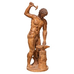 Statuette italienne en terre cuite du XIXe siècle représentant Vulcan forgeant un poignard sur une enclume