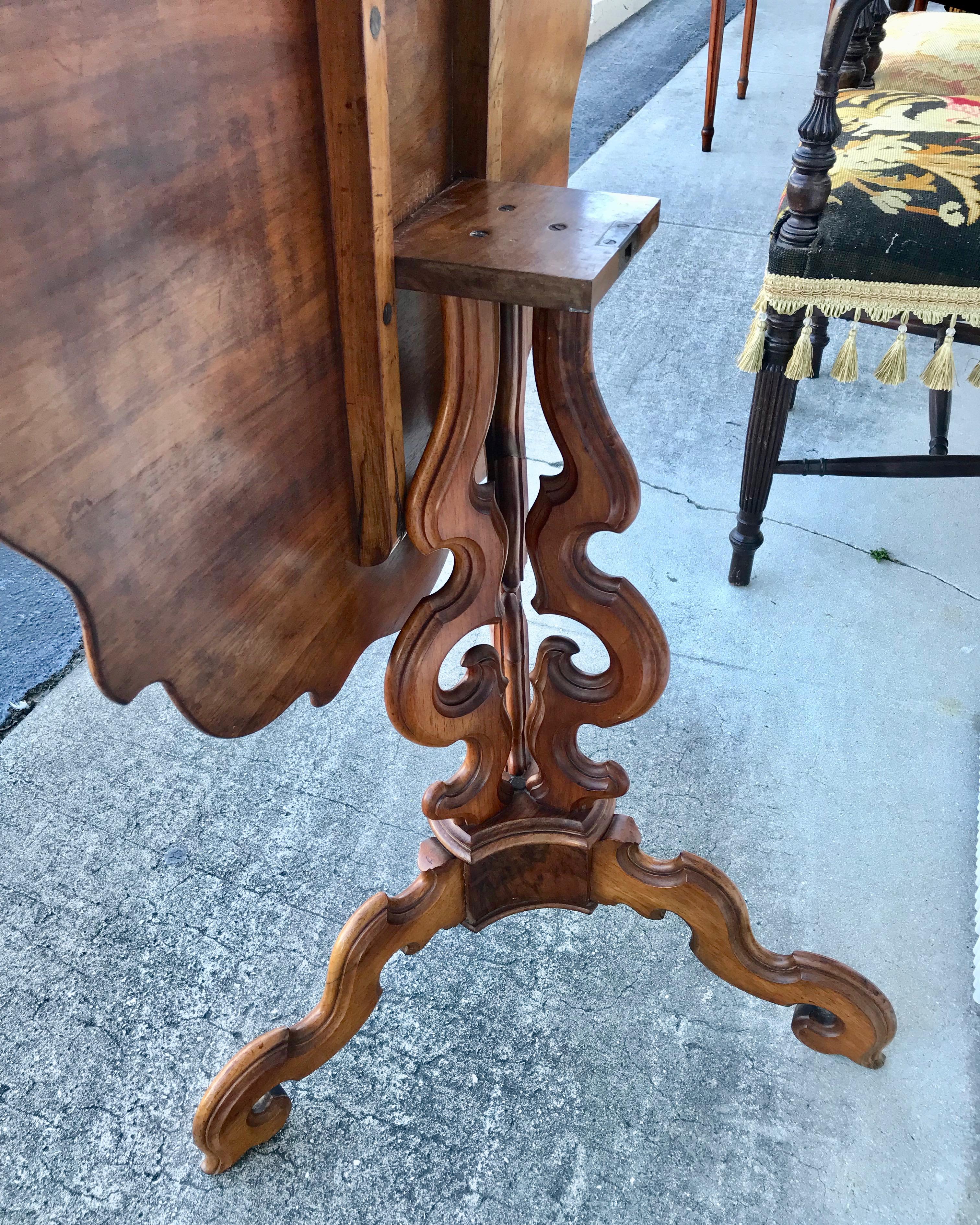 19TH Century Italian Tilt Top Table For Sale 4