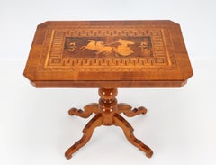 Table italienne du 19ème siècle à plateau basculant avec marqueterie spectaculaire
