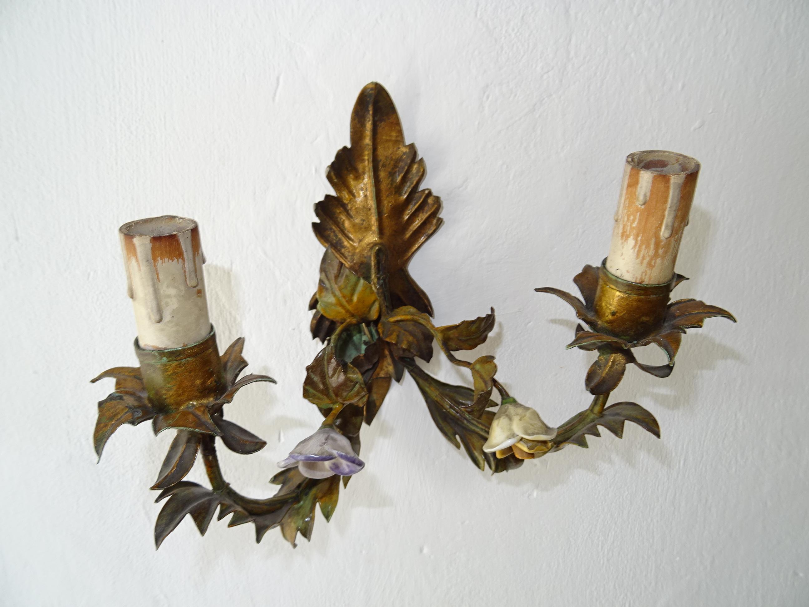 19th Century Italian Tole and Porcelain Flowers Polychrome Sconces For Sale 2