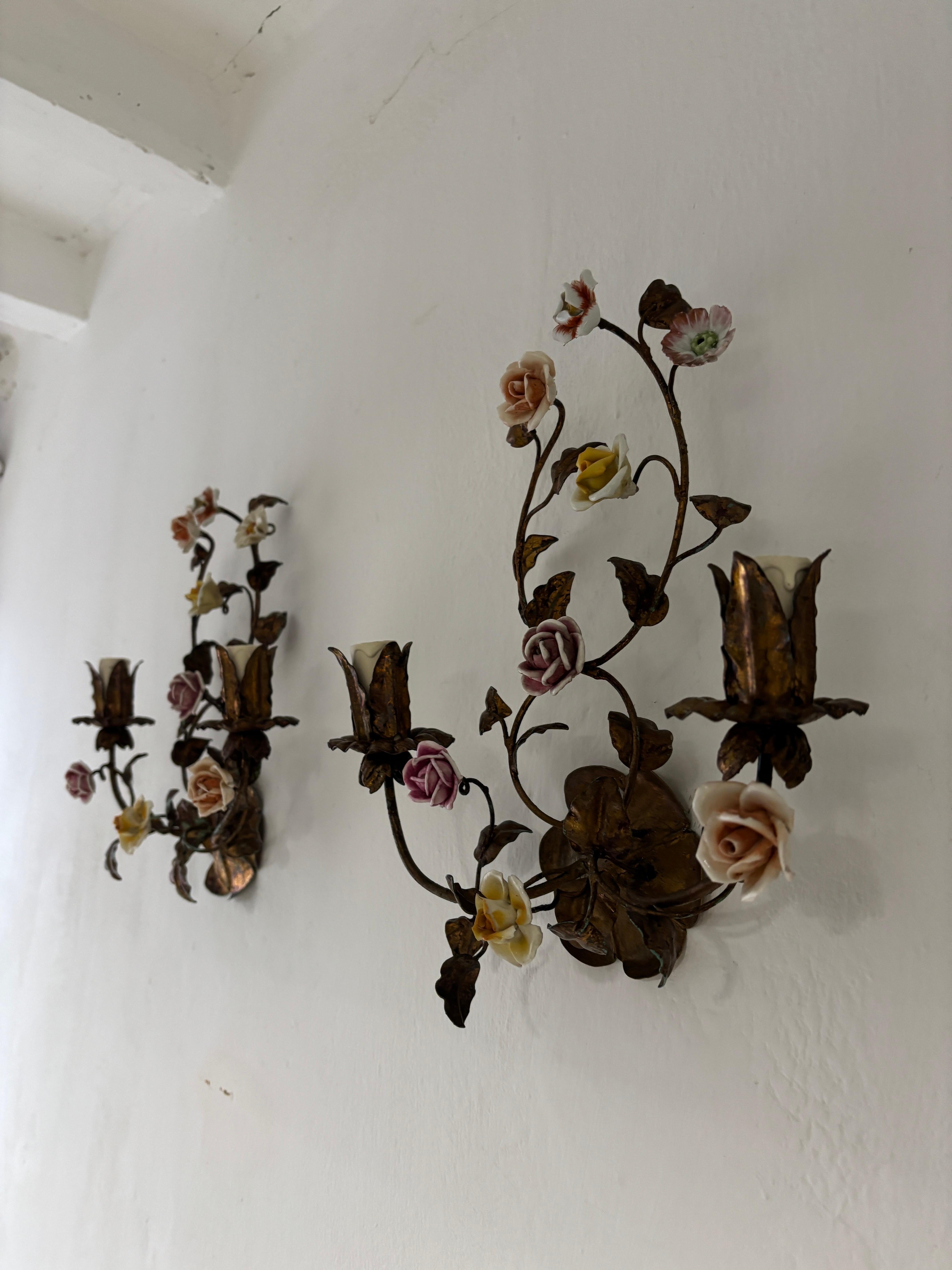 Apliques Policromados Italianos de Tole y Porcelana Rosas Siglo XIX en Bueno estado para la venta en Firenze, Toscana