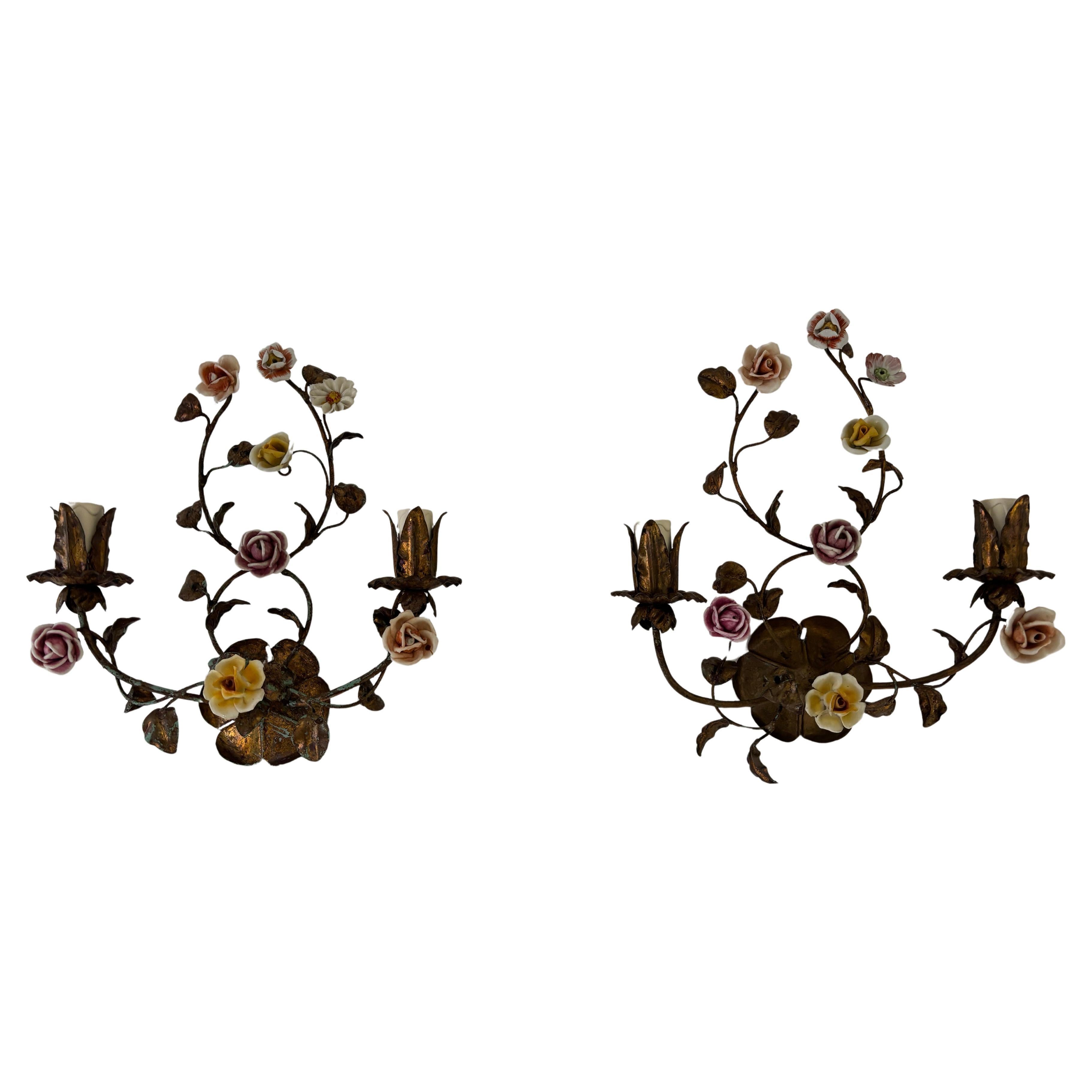 Polychrome italienische Wandleuchter aus Zinn und Porzellan mit Rosen aus dem 19. Jahrhundert