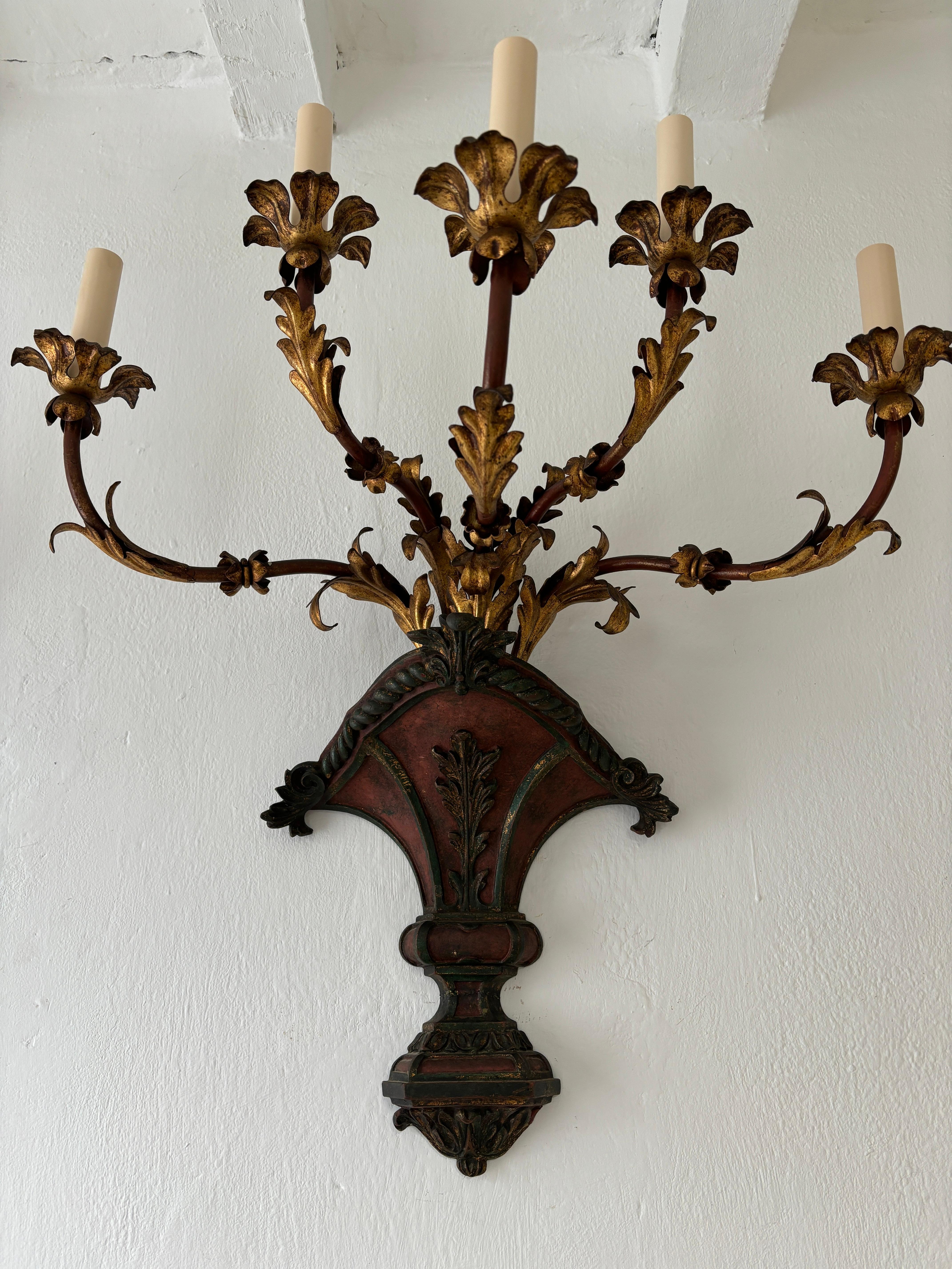 19th Century Italian Tuscan Wood Gold and Red Tole 5 Lights Sconces Rare Huge In Good Condition For Sale In Firenze, Toscana