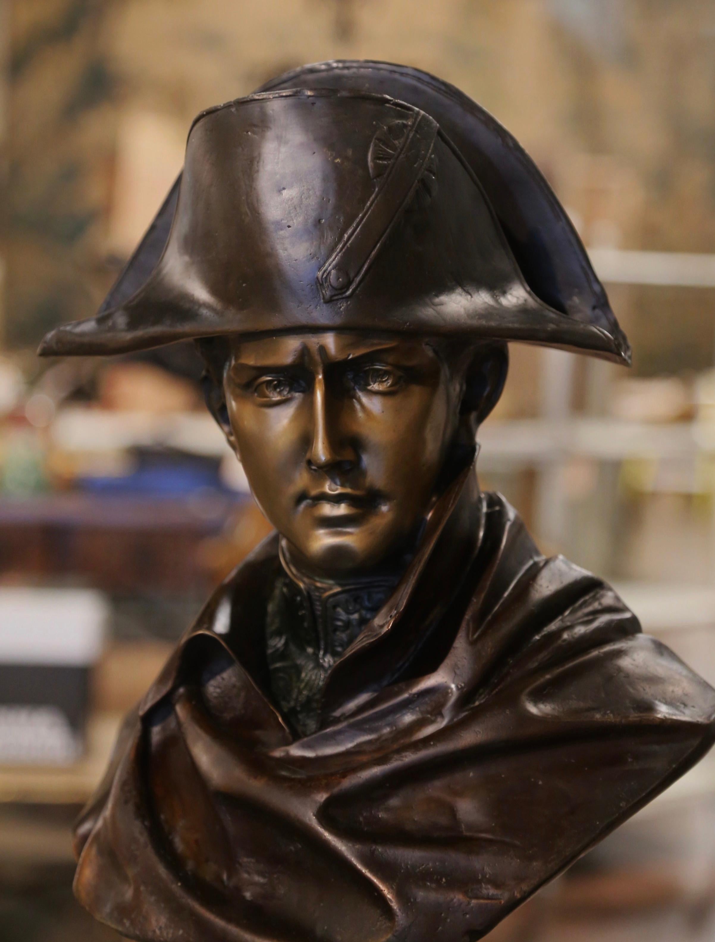 Fatto a mano Busto di Napoleone in speltro bicolore del XIX secolo firmato Colombo e datato 1885 in vendita