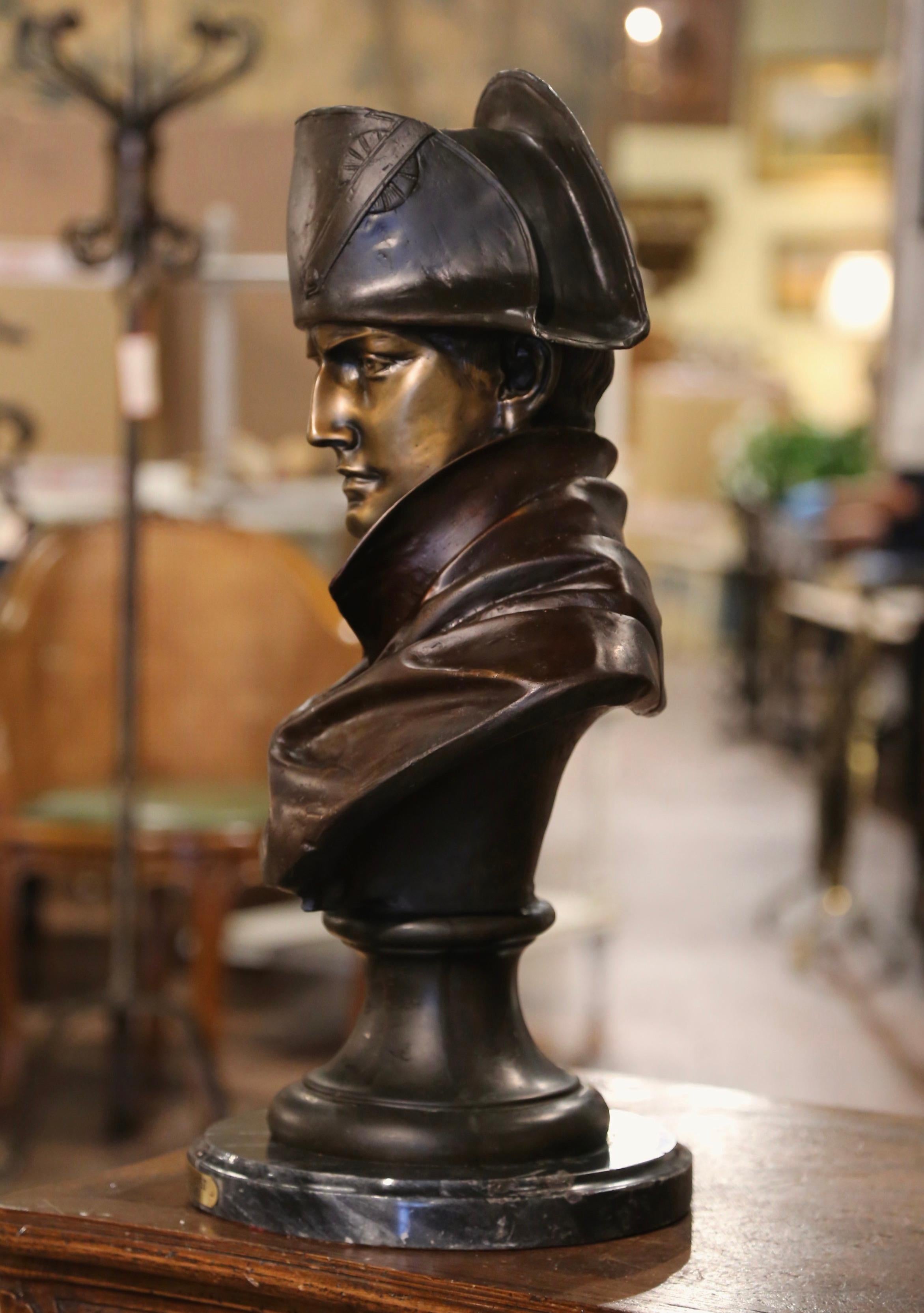 Busto di Napoleone in speltro bicolore del XIX secolo firmato Colombo e datato 1885 in vendita 1