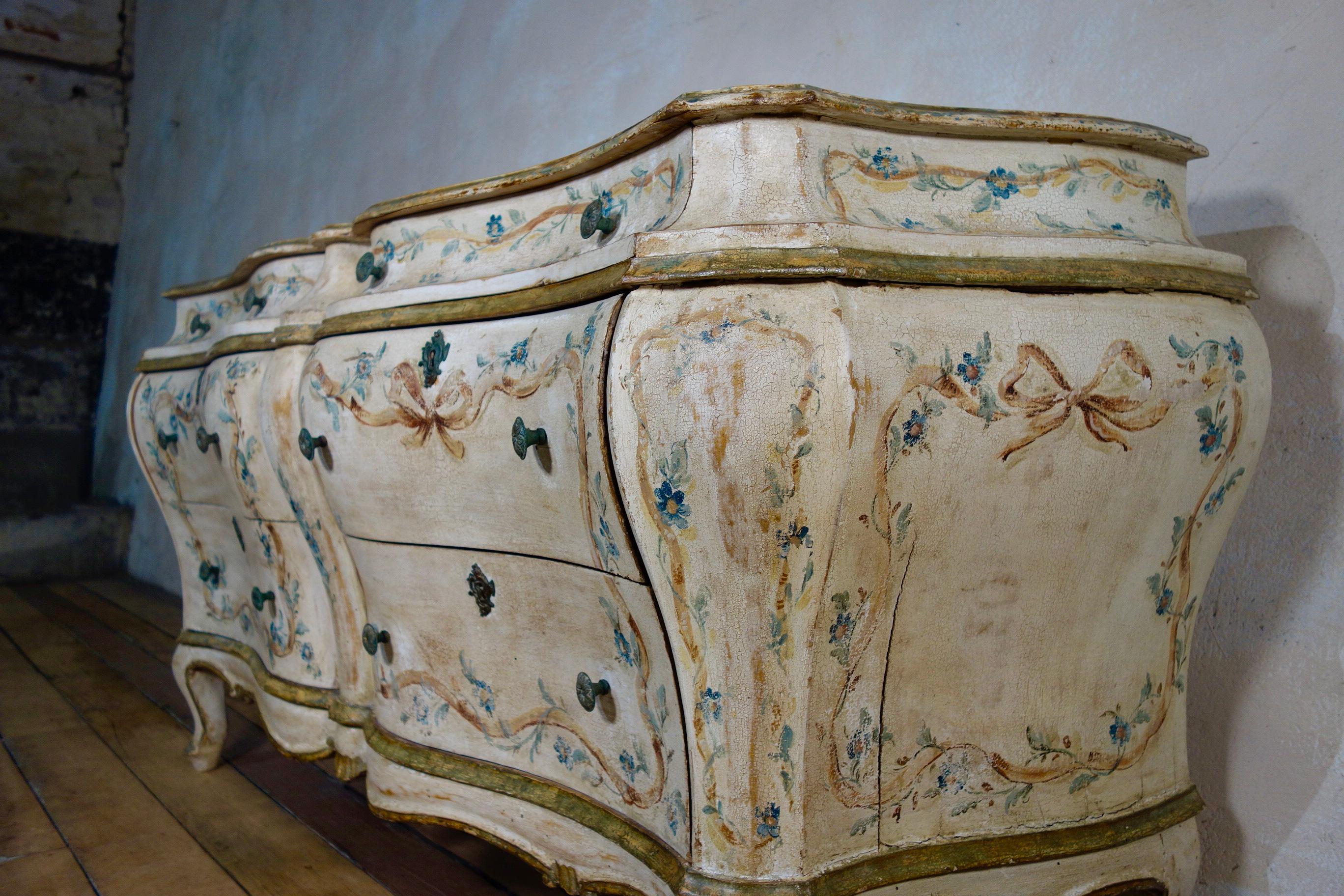 19th Century Italian Venetian Cream Floral Painted Bombe Sideboard - Commode 4