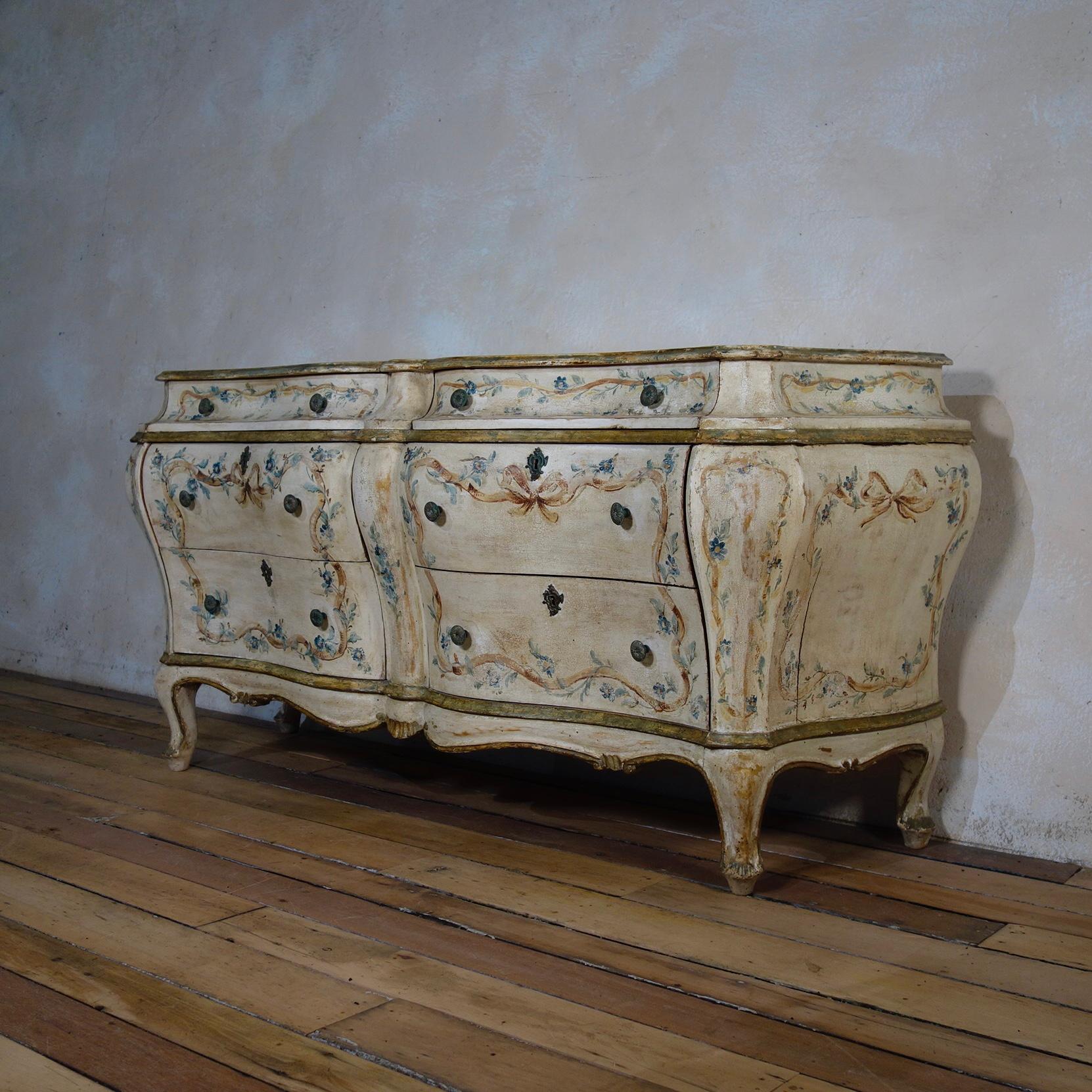 19th Century Italian Venetian Cream Floral Painted Bombe Sideboard - Commode 5