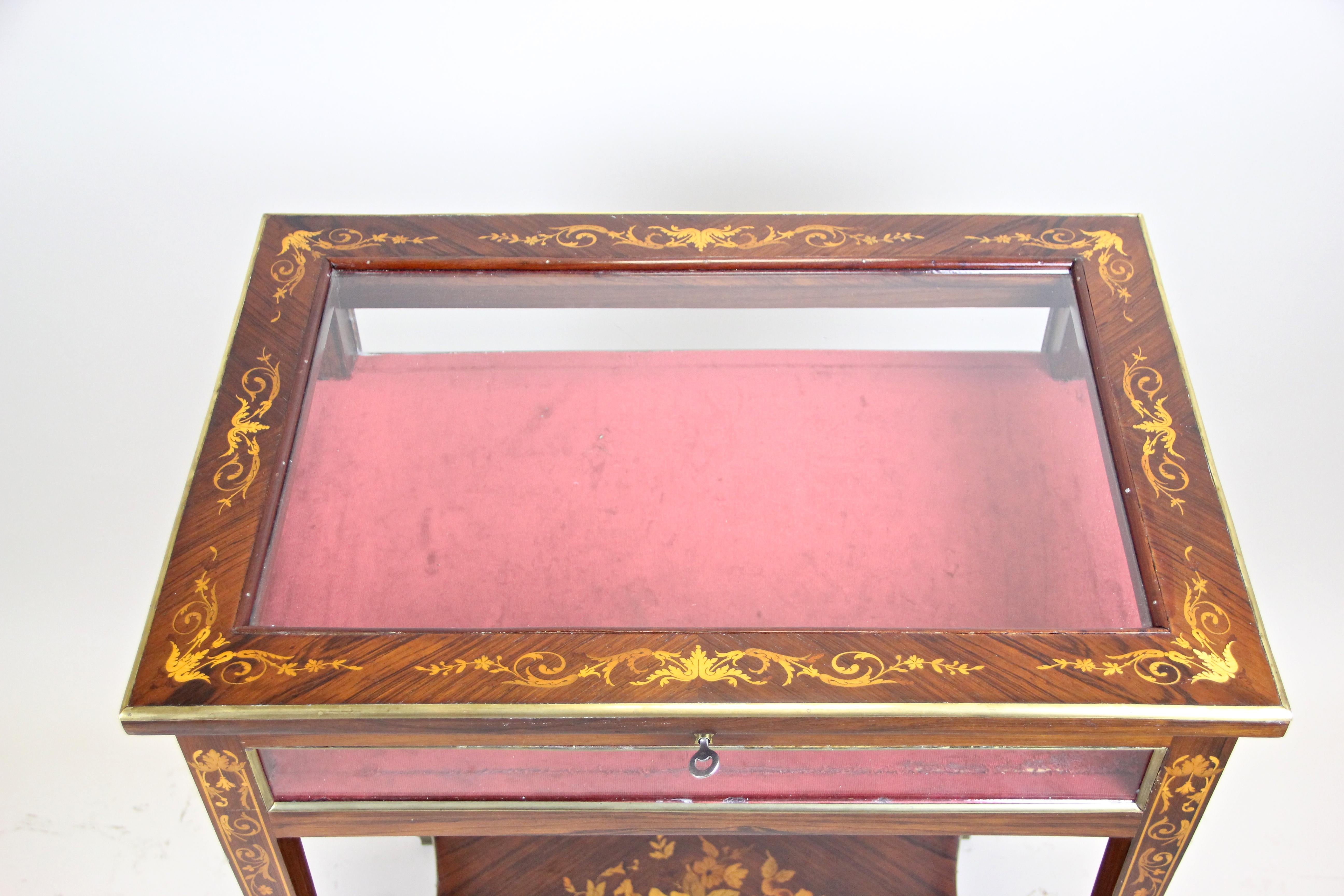 19th Century Italian Vitrine Table with Inlay Work, circa 1890 In Good Condition In Lichtenberg, AT