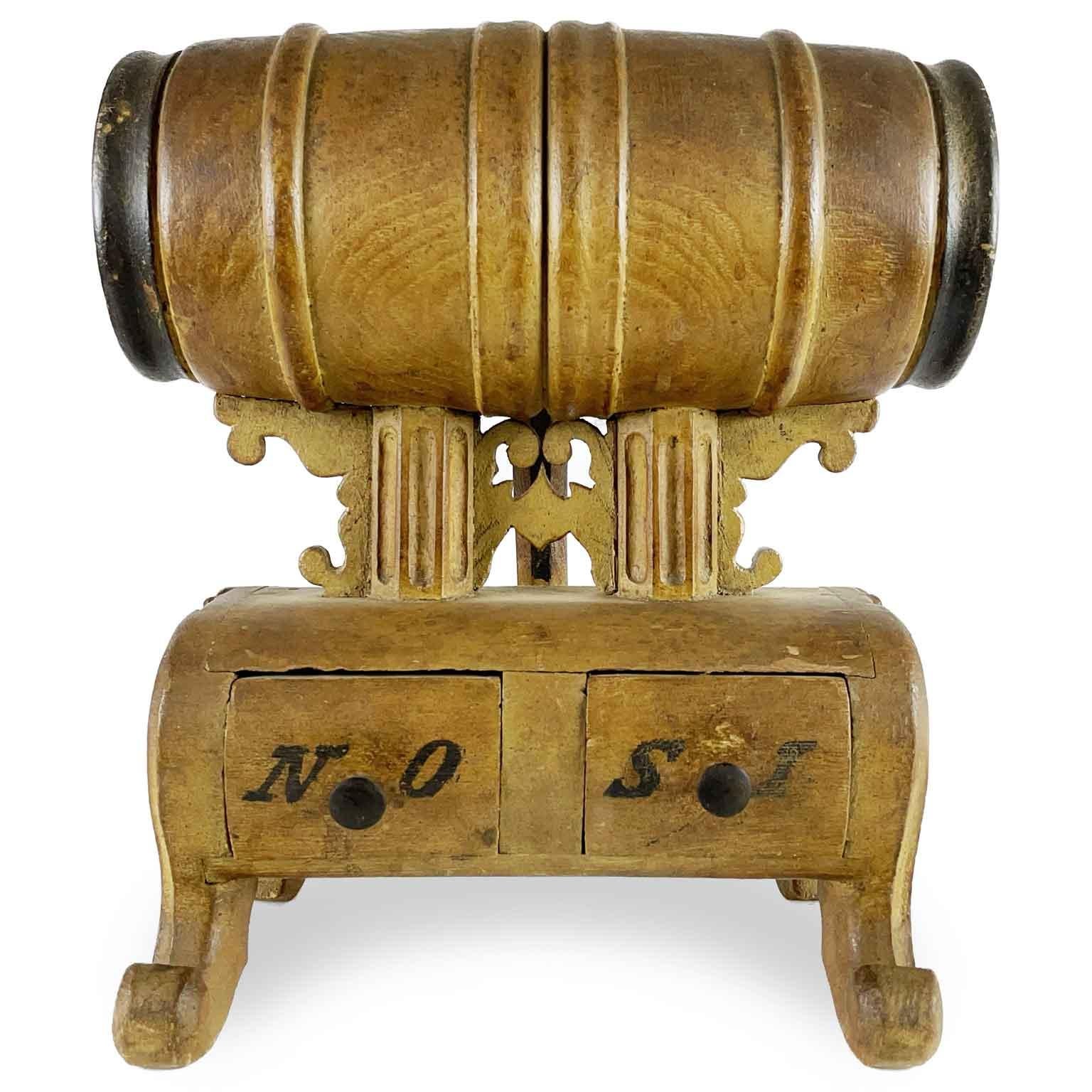 Urna electoral italiana del siglo XIX Urna electoral de barril tallado de la Cofradía Toscana Álamo en venta