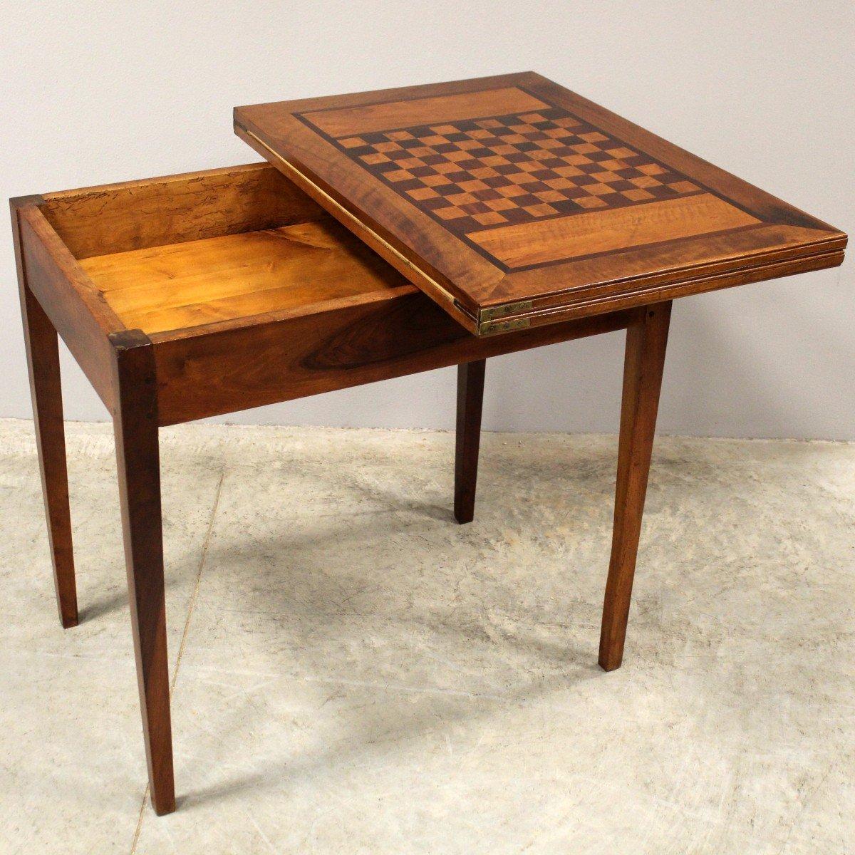 Italienischer Spieltisch aus Nussbaum und Mahagoni des 19. Jahrhunderts mit Schachbretteinlegearbeiten im Angebot 2