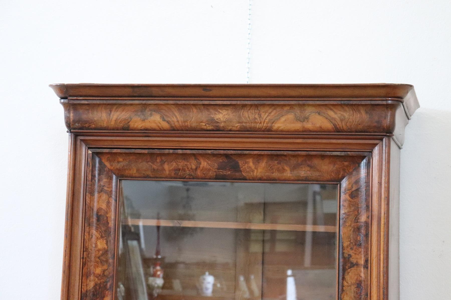 19th Century Italian Walnut Antique Bookcase or Vitrine In Good Condition In Casale Monferrato, IT