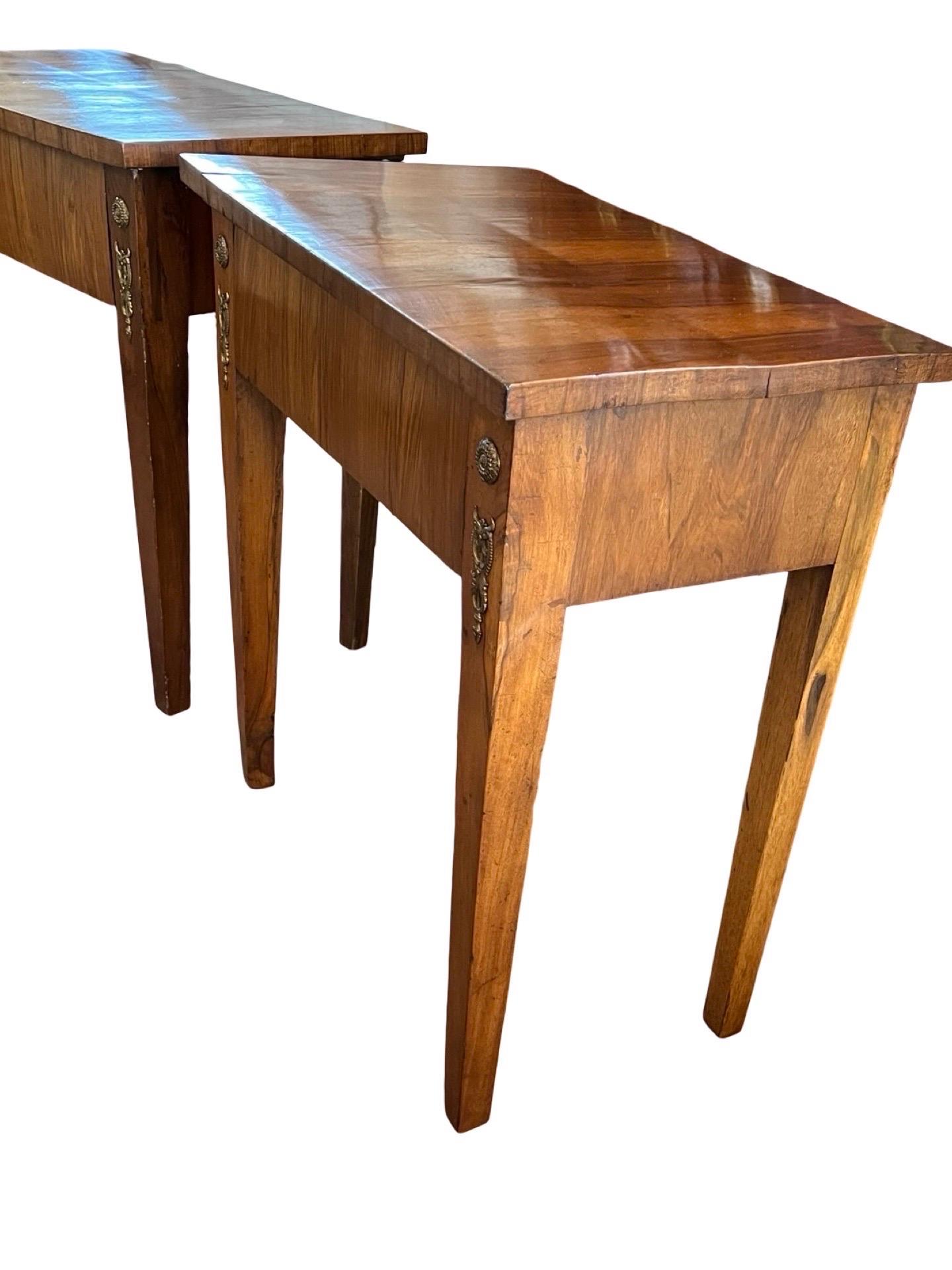Pair of empire bedside tables / nightstands hand-made in Italy in the early 1800s and decorated with walnut book-matched veneer. The tables are small in size and, therefore, perfect for a room where there is not a lot of space but storage is needed.