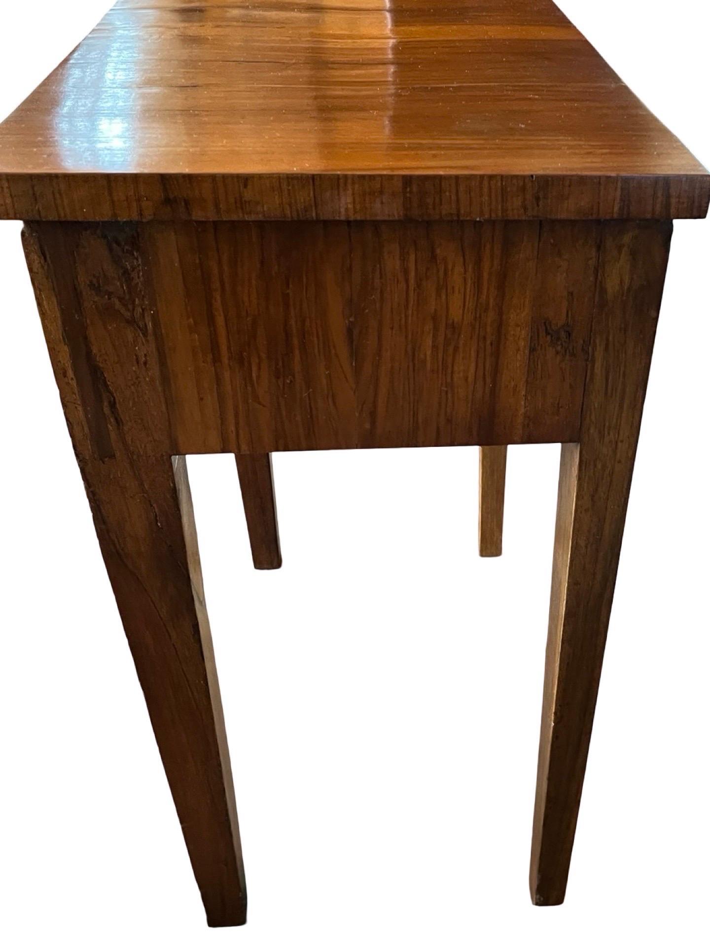 Hand-Carved 19th Century Italian Walnut Bedside Tables Pair For Sale