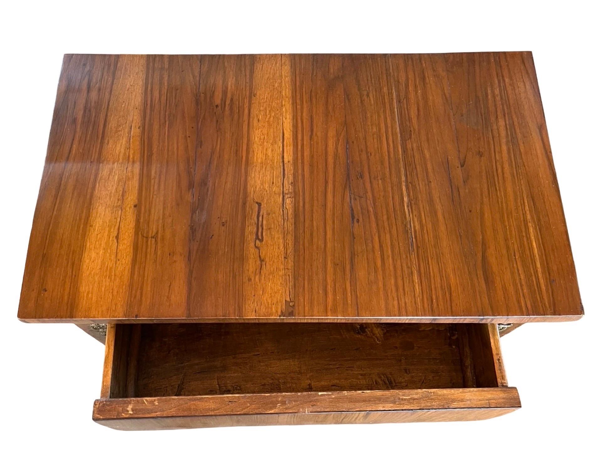 19th Century Italian Walnut Bedside Tables Pair For Sale 1