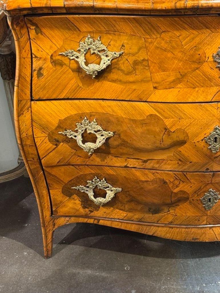 Commodo in legno di noce del 19° secolo In condizioni buone in vendita a Dallas, TX