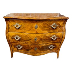 19th Century Italian Walnut Bombe' Commode