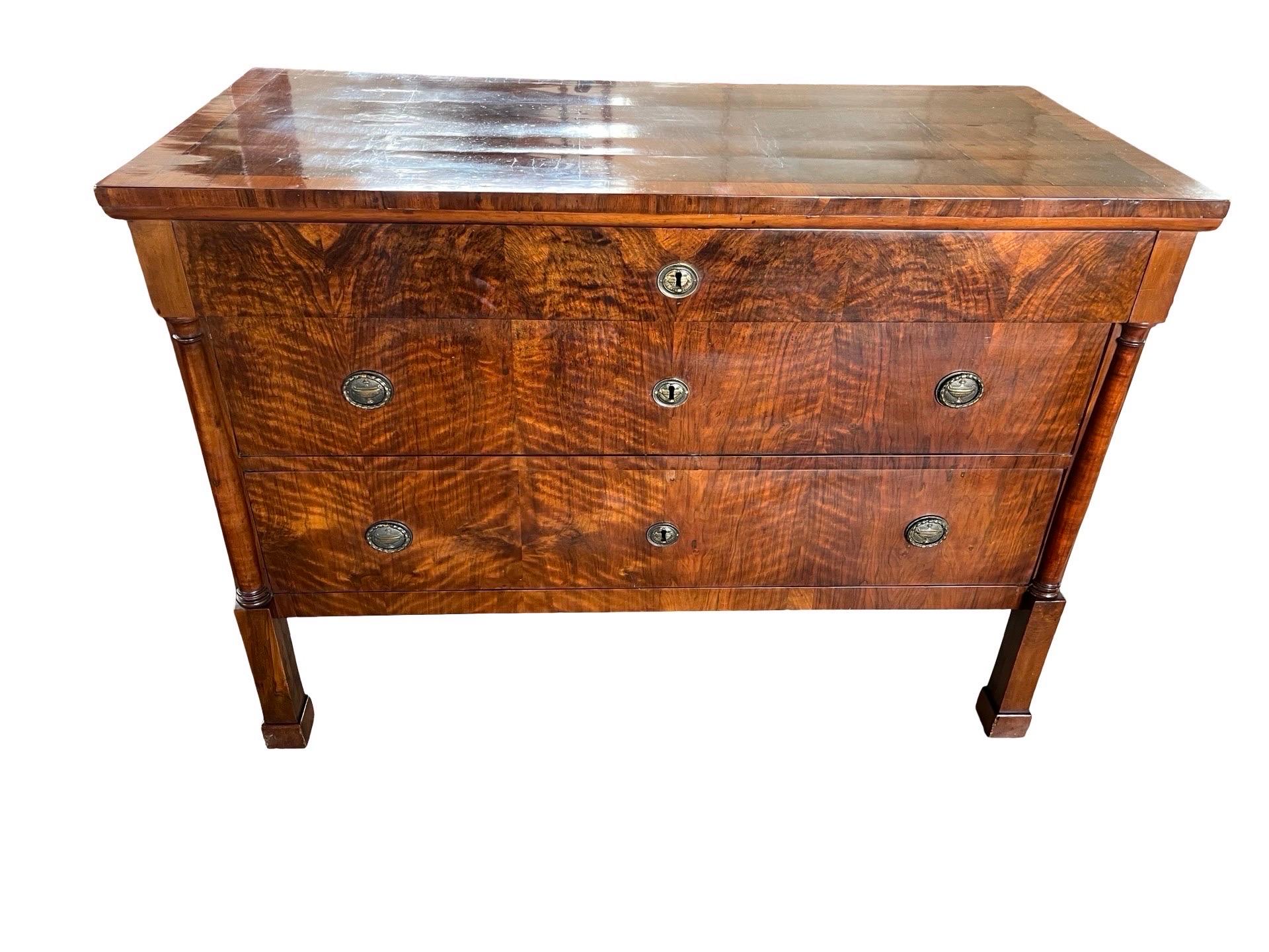 Commode / Cassettiera Impero in radica di noce del XIX secolo in vendita 5