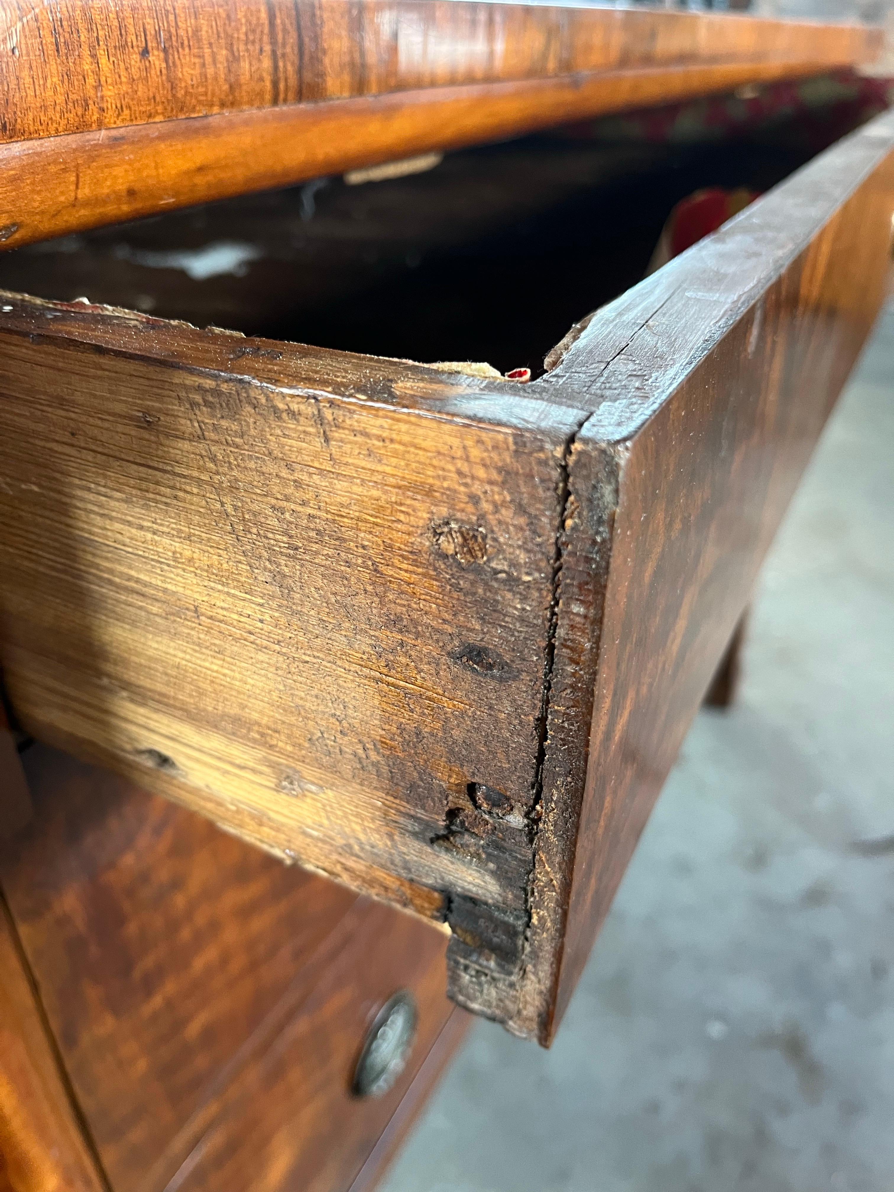 19th Century Italian Walnut Burl Empire Commode / Chest of Drawers In Good Condition For Sale In Viterbo, VT