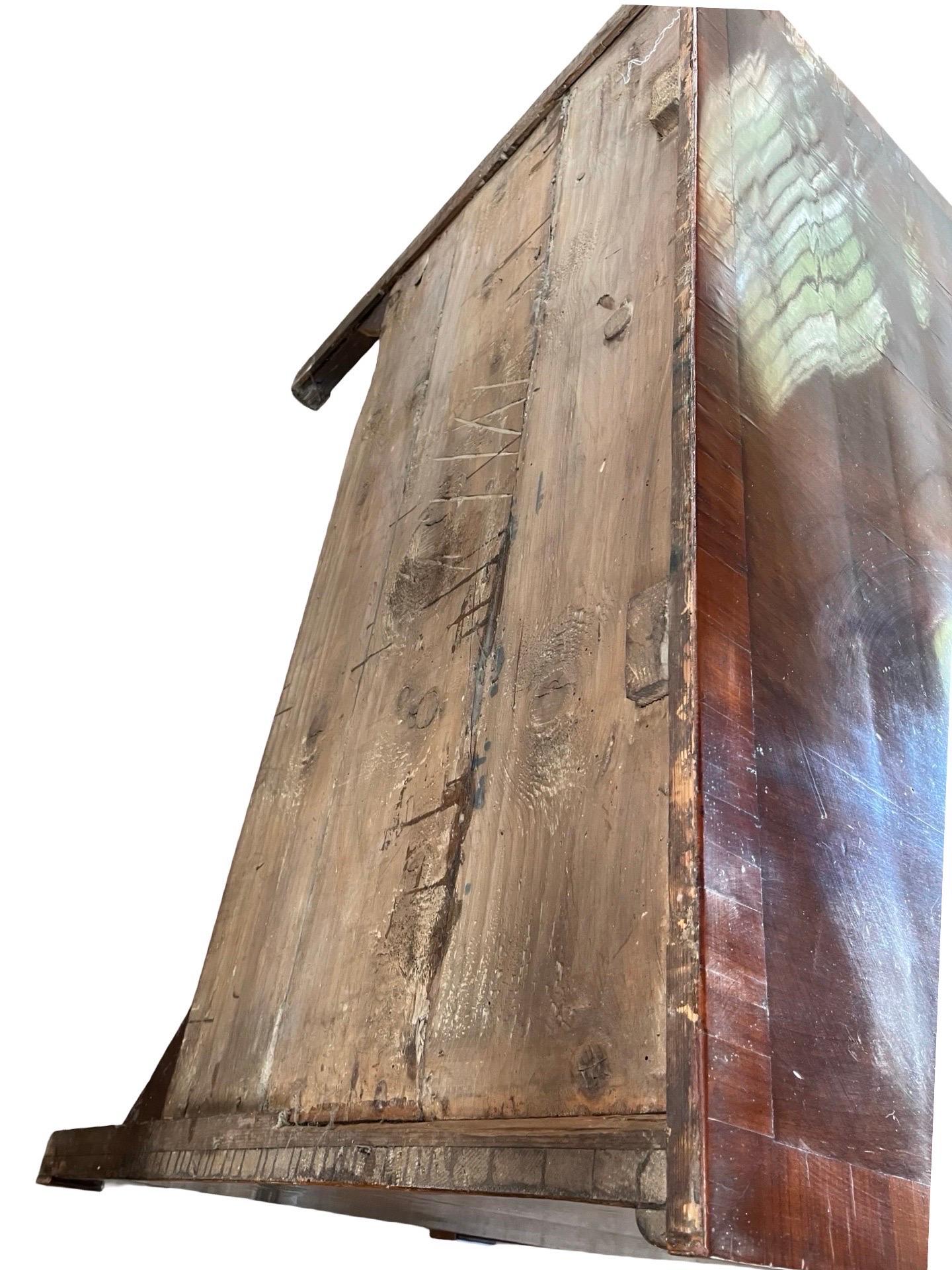 Noce Commode / Cassettiera Impero in radica di noce del XIX secolo in vendita