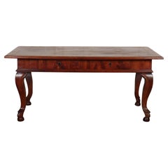 Italienischer Nussbaum-Mitteltisch aus dem 19.