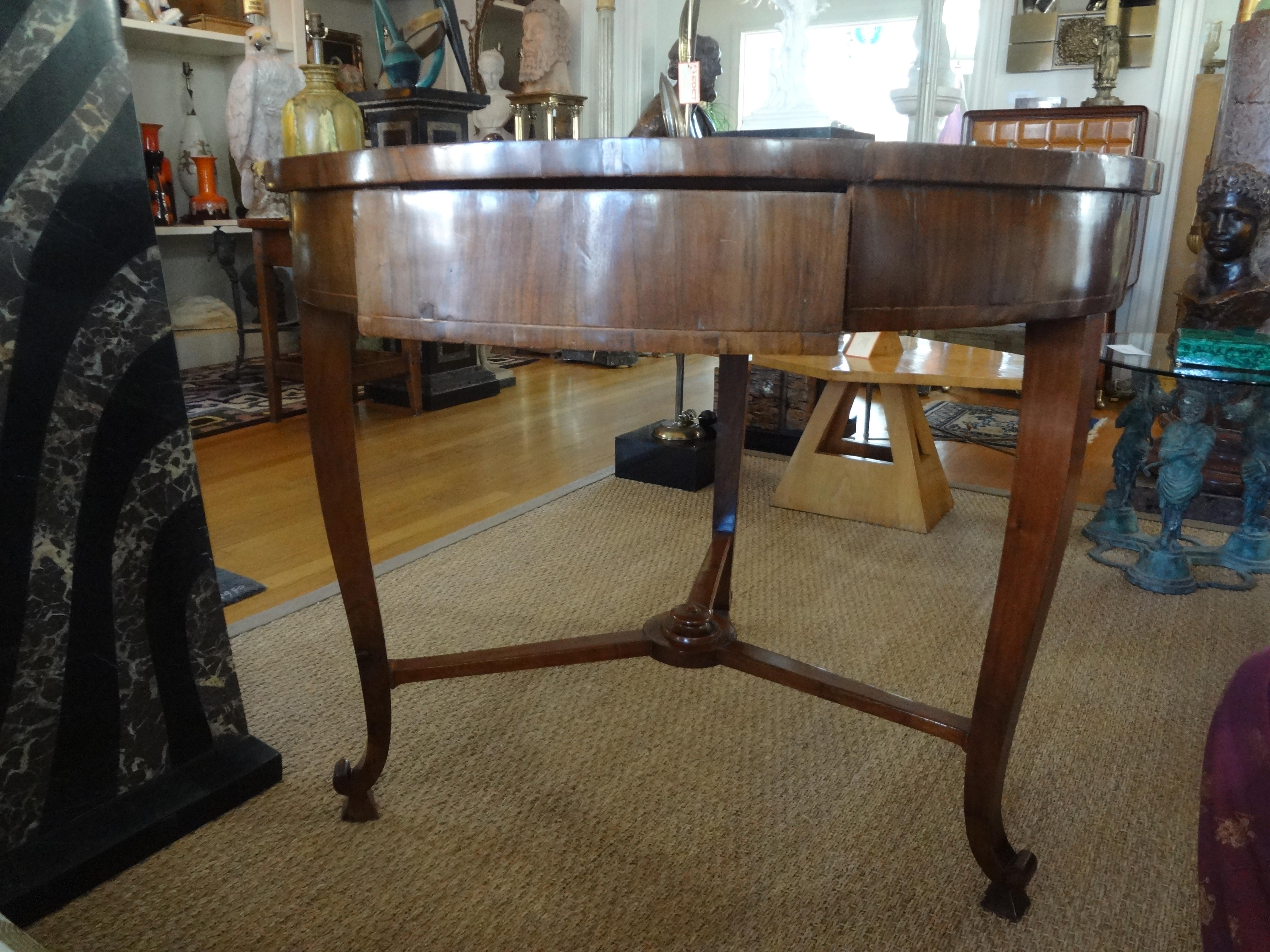 19th Century Italian Walnut Center Table Or Game Table For Sale 6