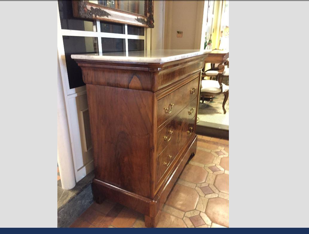 19th Century, Italian Walnut Chest of Drawer with Carrara Marble Top, 1890s In Good Condition For Sale In Florence, IT