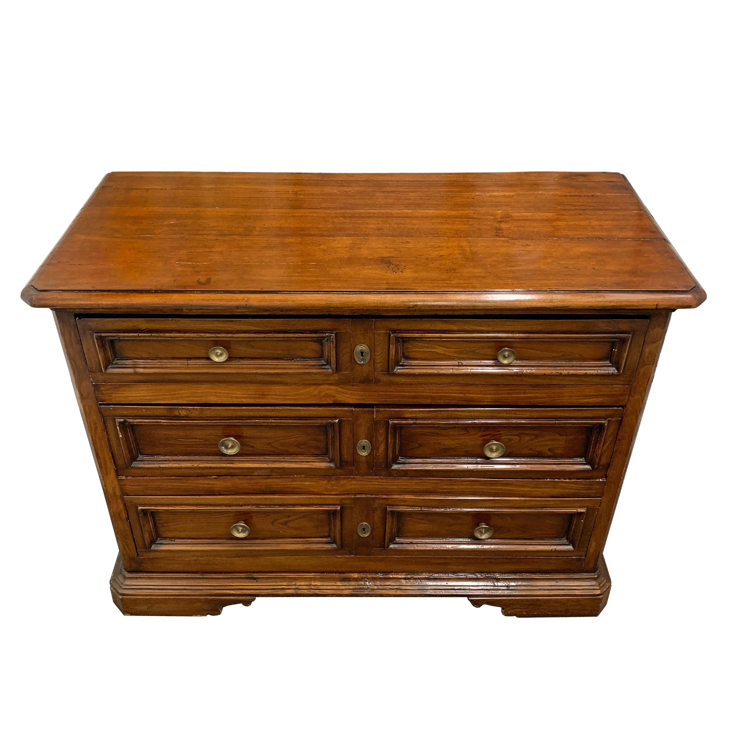19th Century Italian Walnut Chest of Drawers In Good Condition In Chicago, IL